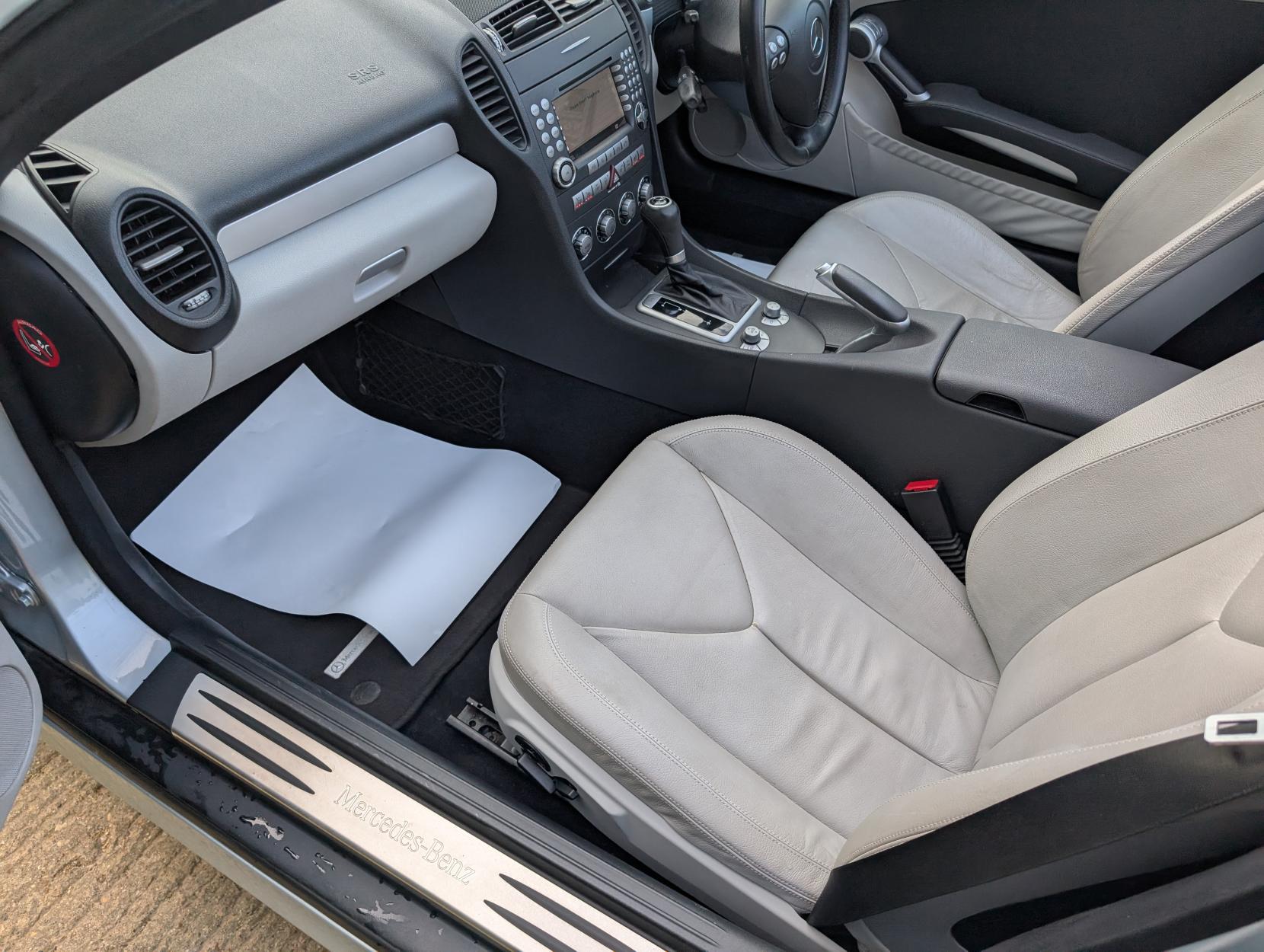 Mercedes-Benz SLK 3.5 SLK350 Convertible 2dr Petrol 7G-Tronic (242 g/km, 272 bhp)