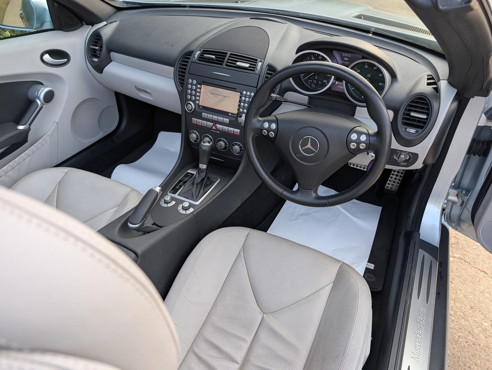 Mercedes-Benz SLK 3.5 SLK350 Convertible 2dr Petrol 7G-Tronic (242 g/km, 272 bhp)