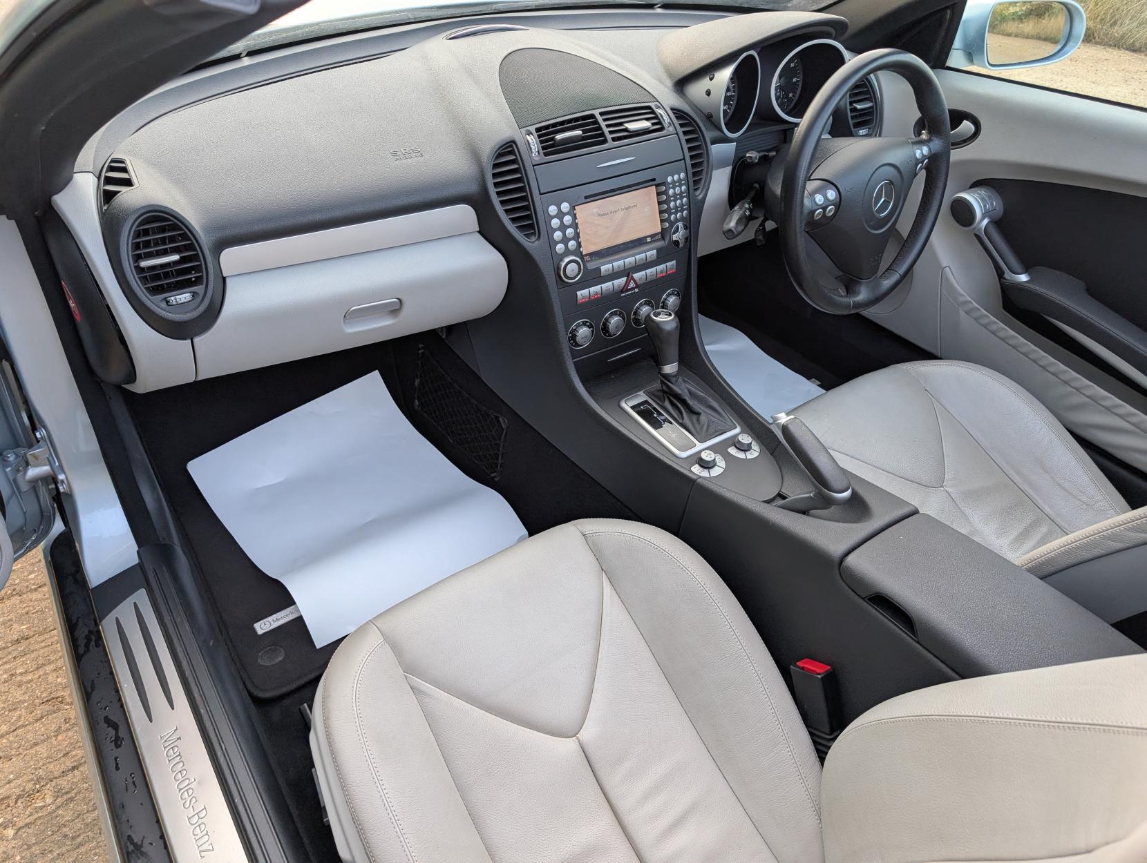 Mercedes-Benz SLK 3.5 SLK350 Convertible 2dr Petrol 7G-Tronic (242 g/km, 272 bhp)