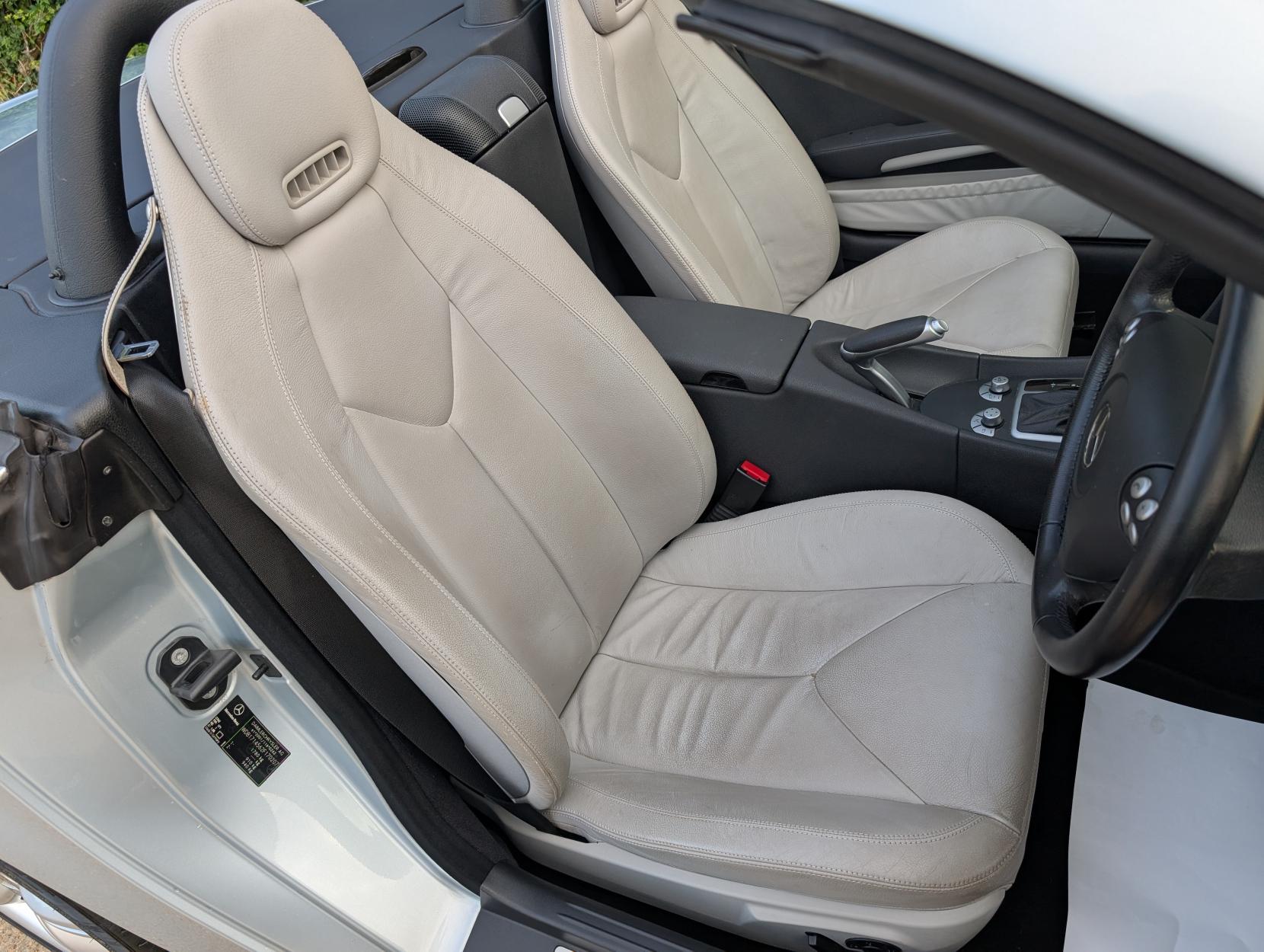 Mercedes-Benz SLK 3.5 SLK350 Convertible 2dr Petrol 7G-Tronic (242 g/km, 272 bhp)