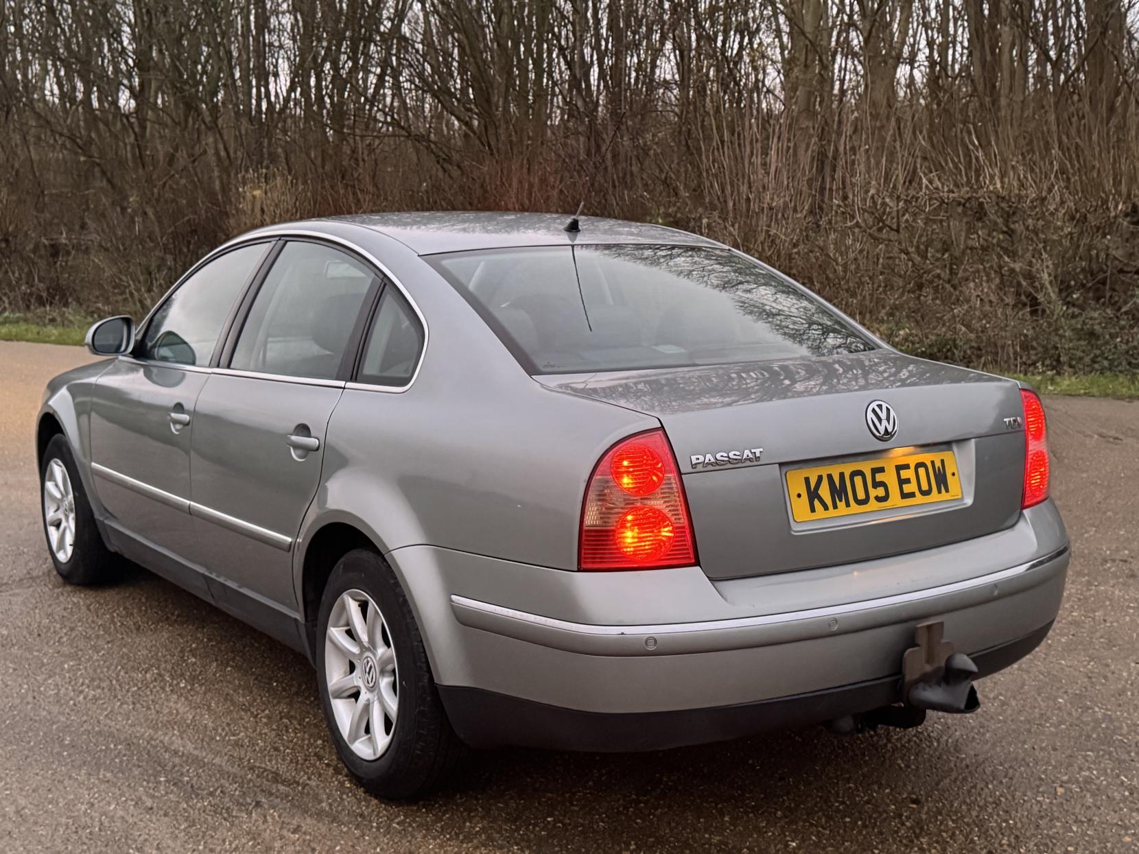 Volkswagen Passat 1.9 TDI PD Highline Saloon 4dr Diesel Manual (154 g/km, 130 bhp)