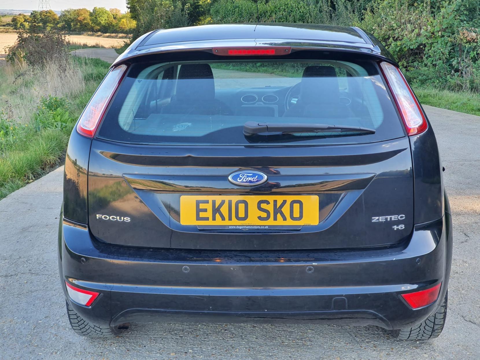 Ford Focus 1.6 Zetec Hatchback 5dr Petrol Manual (161 g/km, 99 bhp)