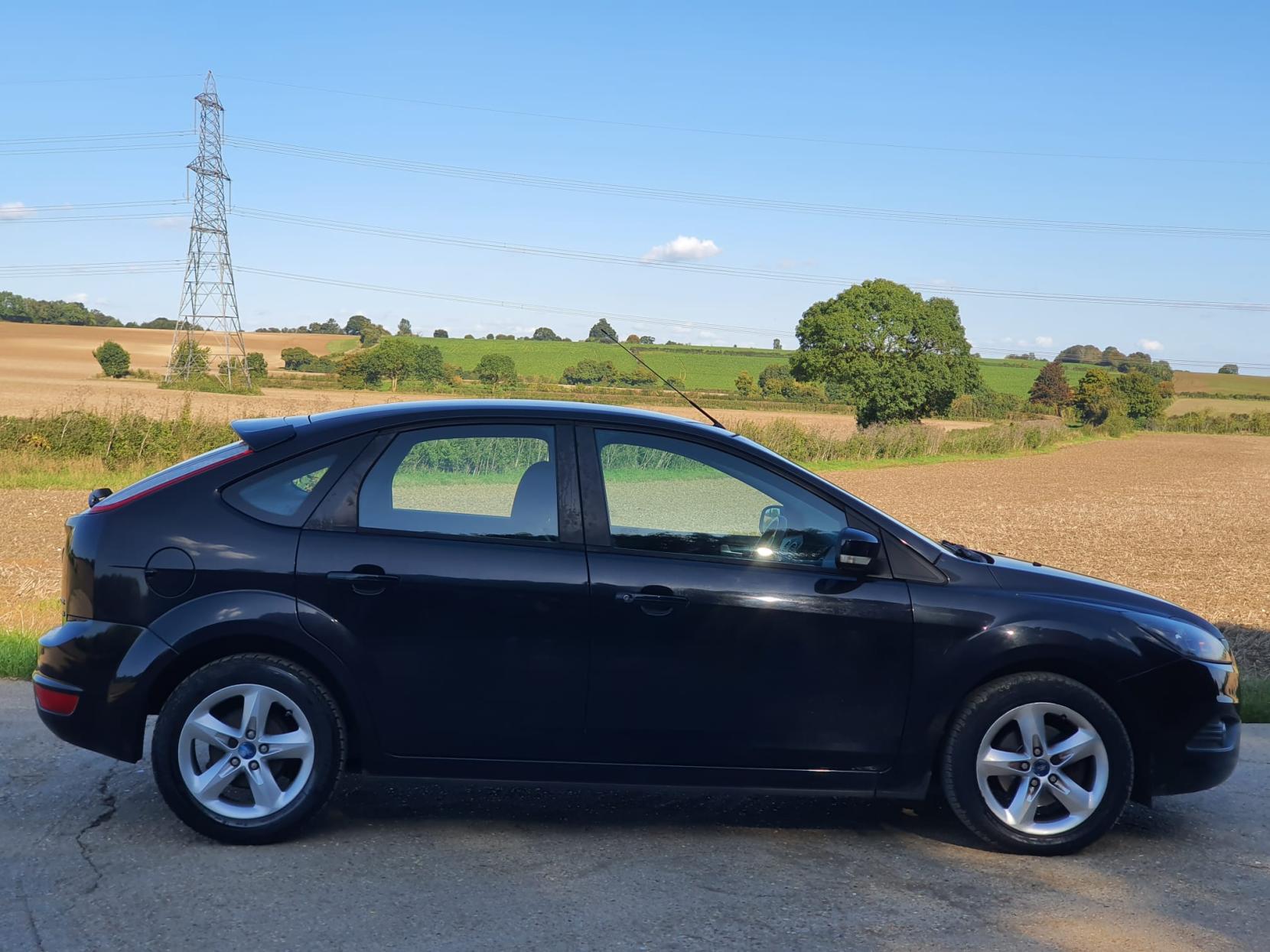 Ford Focus 1.6 Zetec Hatchback 5dr Petrol Manual (161 g/km, 99 bhp)