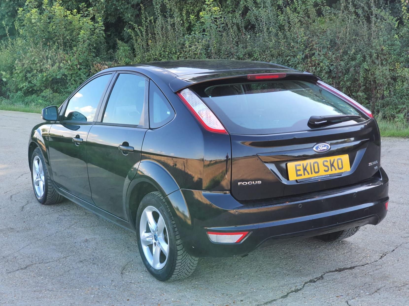 Ford Focus 1.6 Zetec Hatchback 5dr Petrol Manual (161 g/km, 99 bhp)