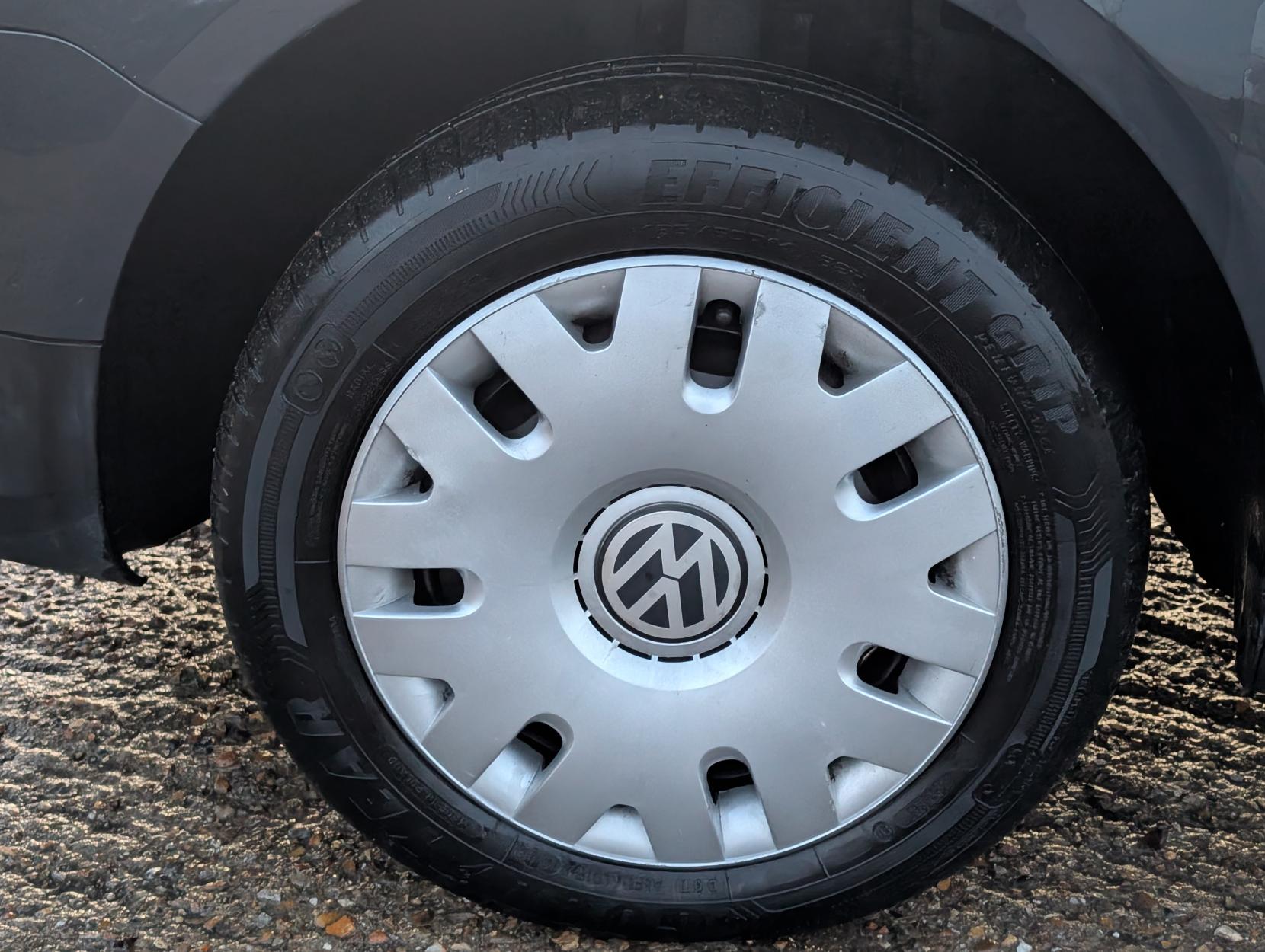 Volkswagen Fox 1.2 6V Urban Fox Hatchback 3dr Petrol Manual Euro 4 (55 ps)