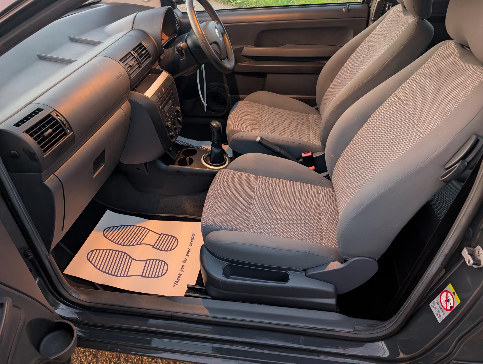 Volkswagen Fox 1.2 6V Urban Fox Hatchback 3dr Petrol Manual Euro 4 (55 ps)