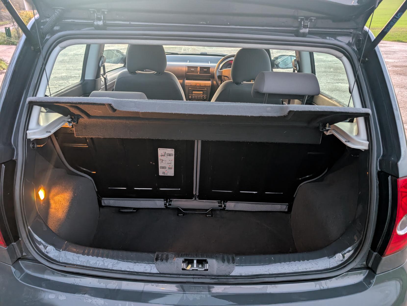 Volkswagen Fox 1.2 6V Urban Fox Hatchback 3dr Petrol Manual Euro 4 (55 ps)