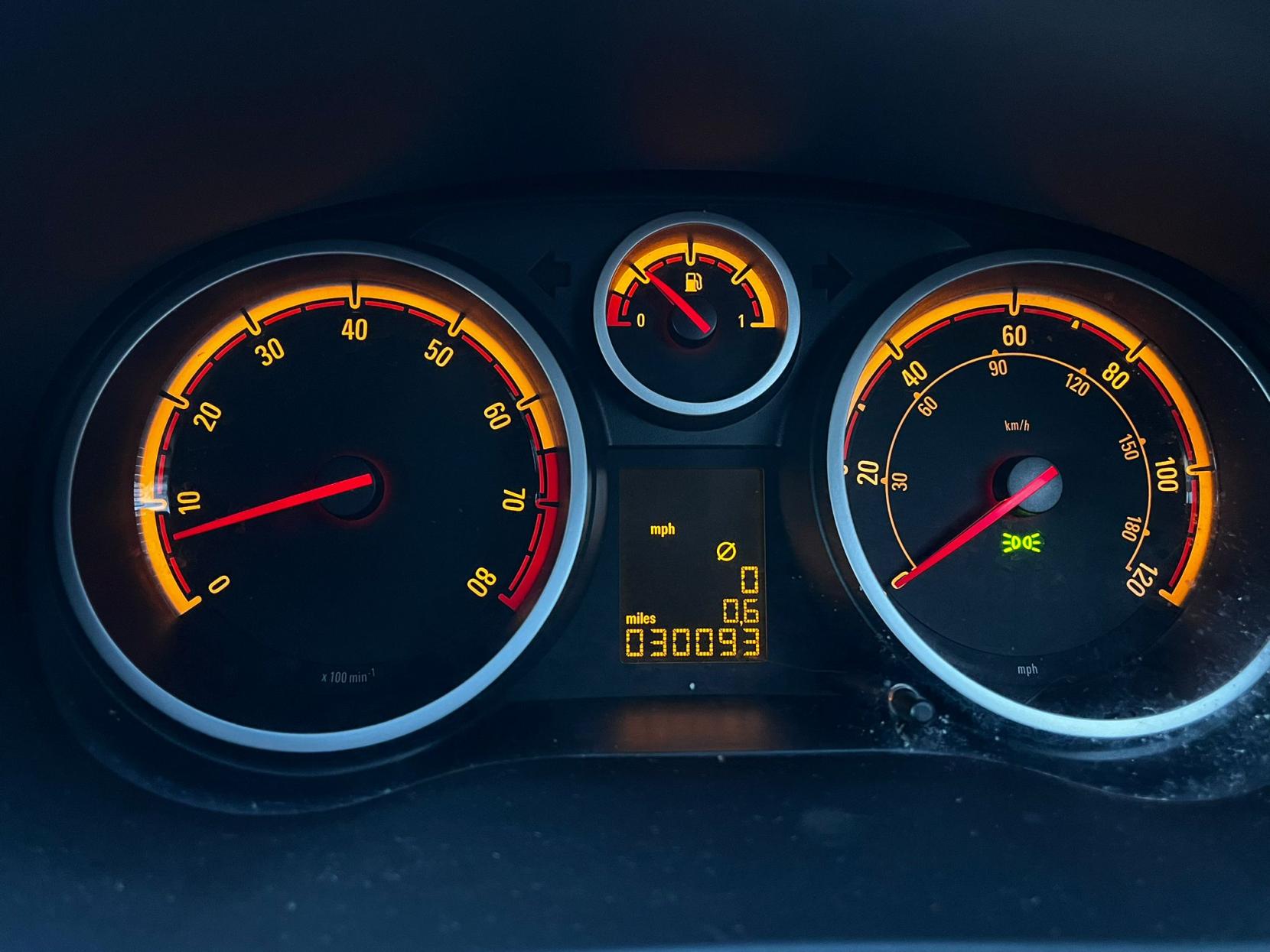 Vauxhall Corsa 1.4 16V SE Hatchback 5dr Petrol Manual Wide Ratio Euro 5 (100 ps)