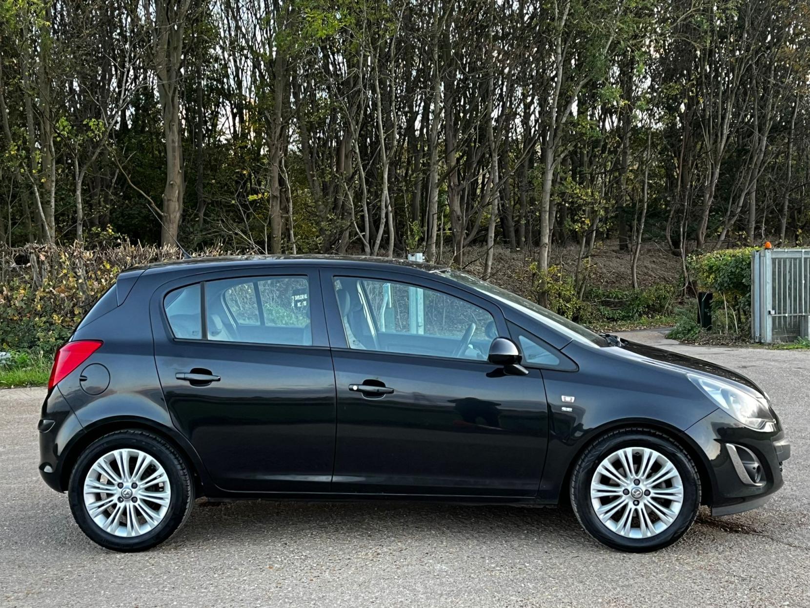 Vauxhall Corsa 1.4 16V SE Hatchback 5dr Petrol Manual Wide Ratio Euro 5 (100 ps)