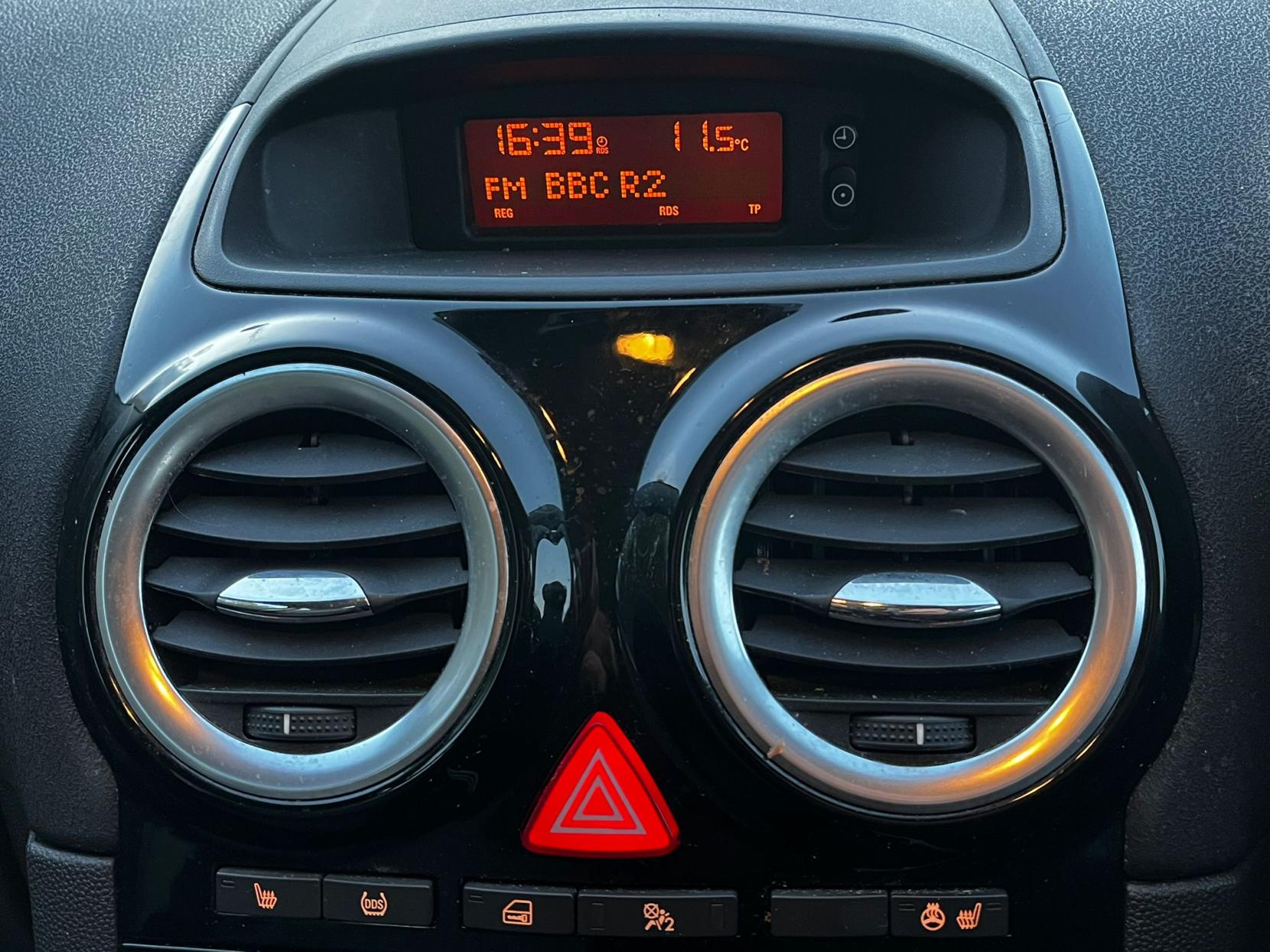 Vauxhall Corsa 1.4 16V SE Hatchback 5dr Petrol Manual Wide Ratio Euro 5 (100 ps)