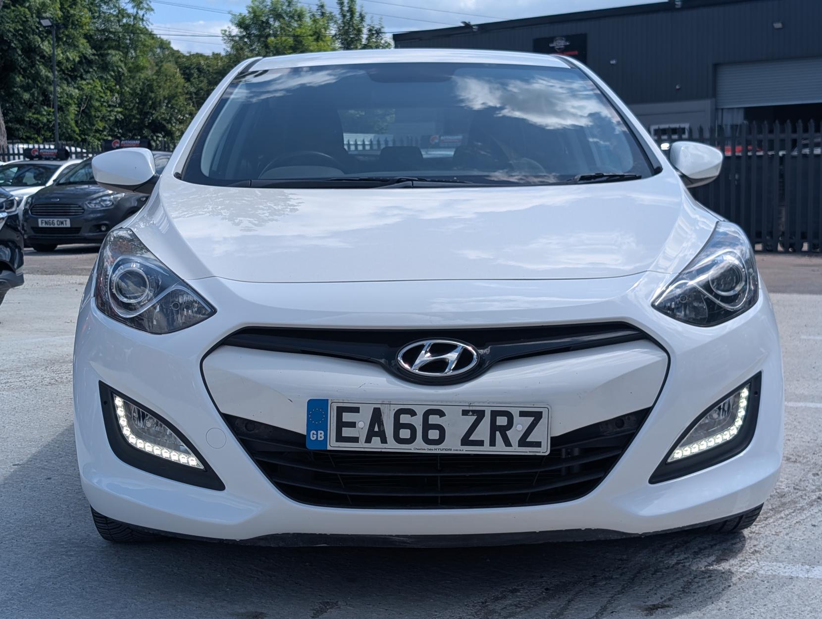 Hyundai i30 1.6 SE Hatchback 5dr Petrol Auto Euro 6 (120 ps)
