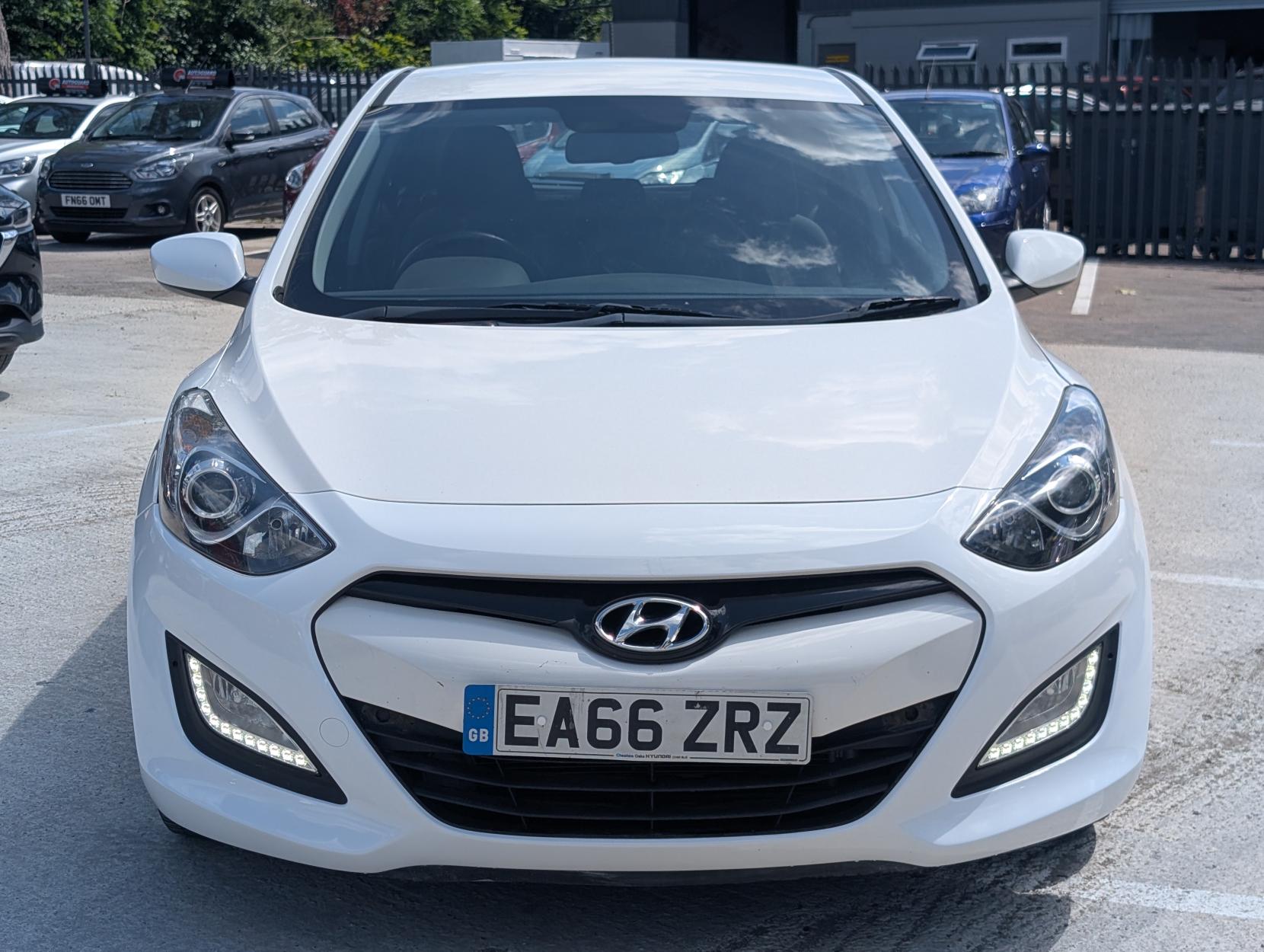 Hyundai i30 1.6 SE Hatchback 5dr Petrol Auto Euro 6 (120 ps)