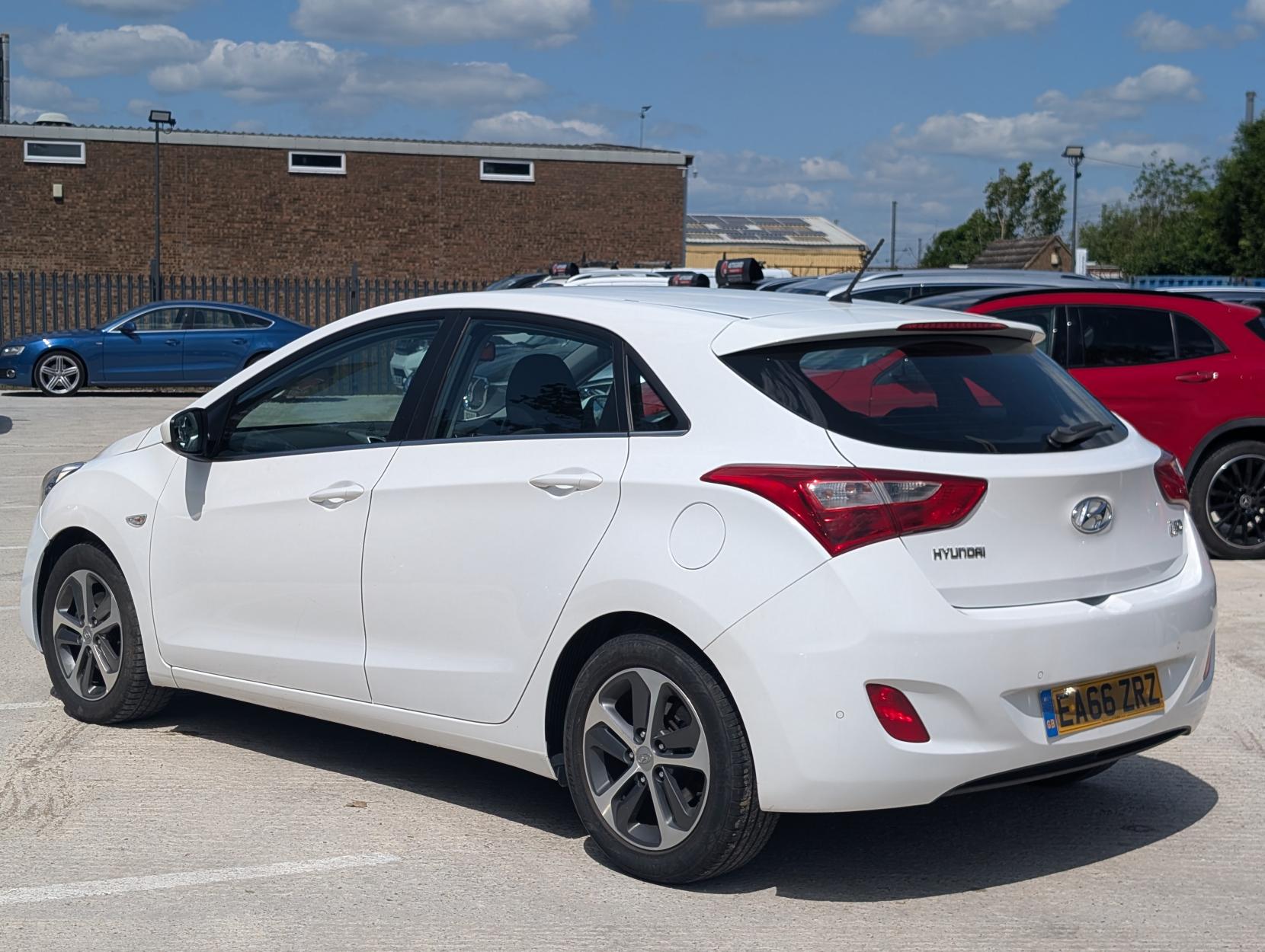 Hyundai i30 1.6 SE Hatchback 5dr Petrol Auto Euro 6 (120 ps)