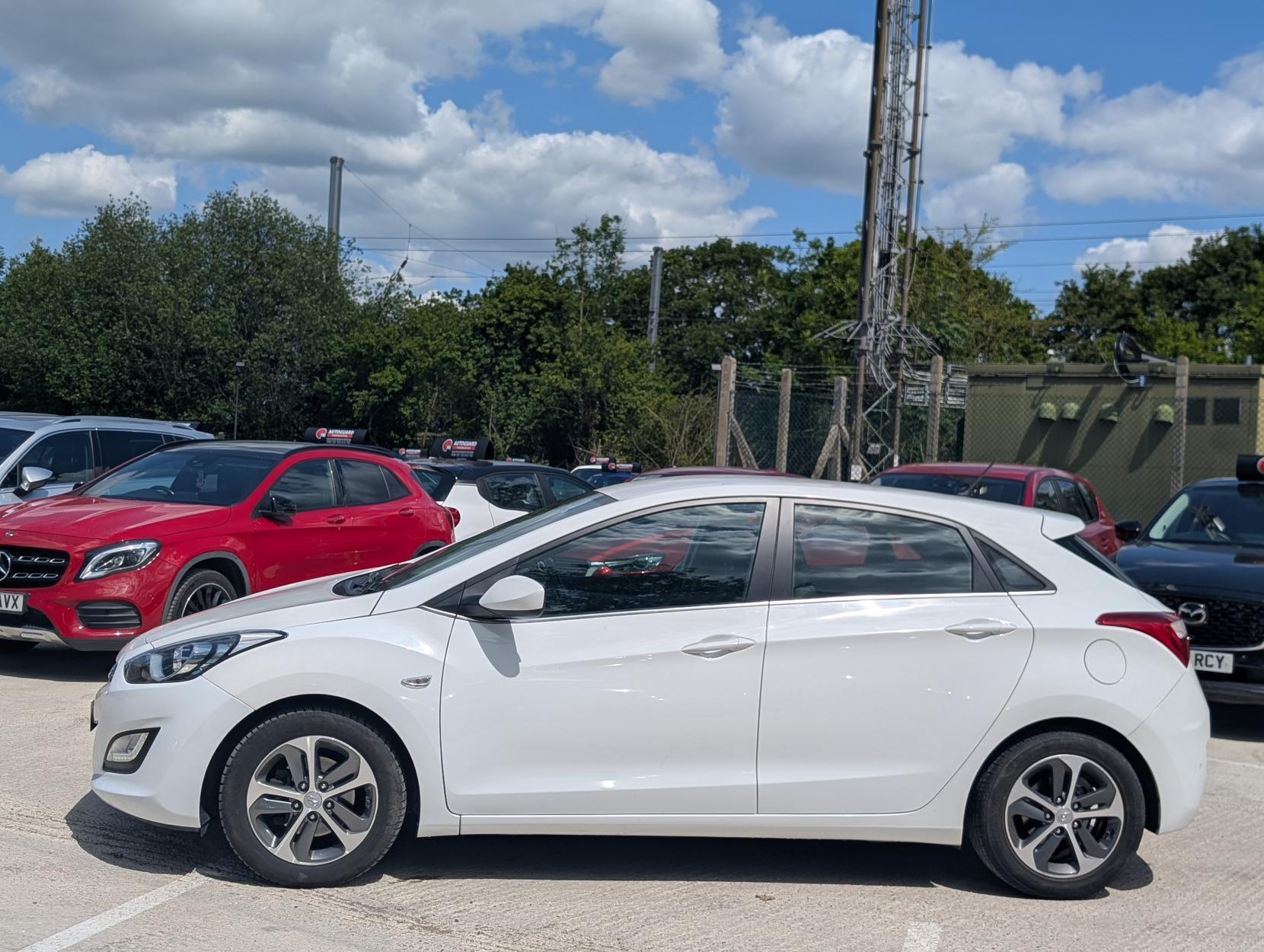 Hyundai i30 1.6 SE Hatchback 5dr Petrol Auto Euro 6 (120 ps)