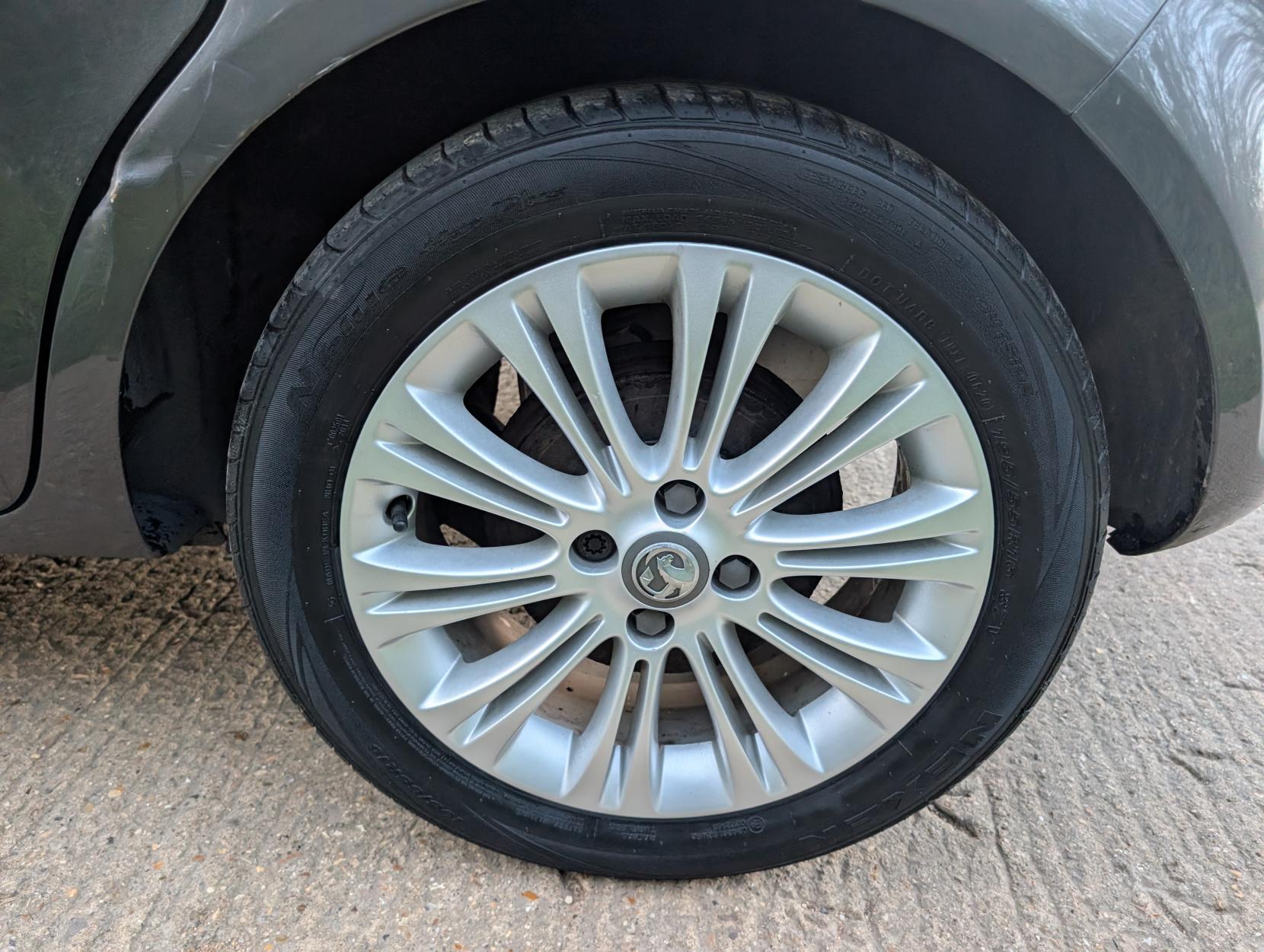 Vauxhall Corsa 1.4 16V SE Hatchback 5dr Petrol Manual Wide Ratio Euro 5 (100 ps)