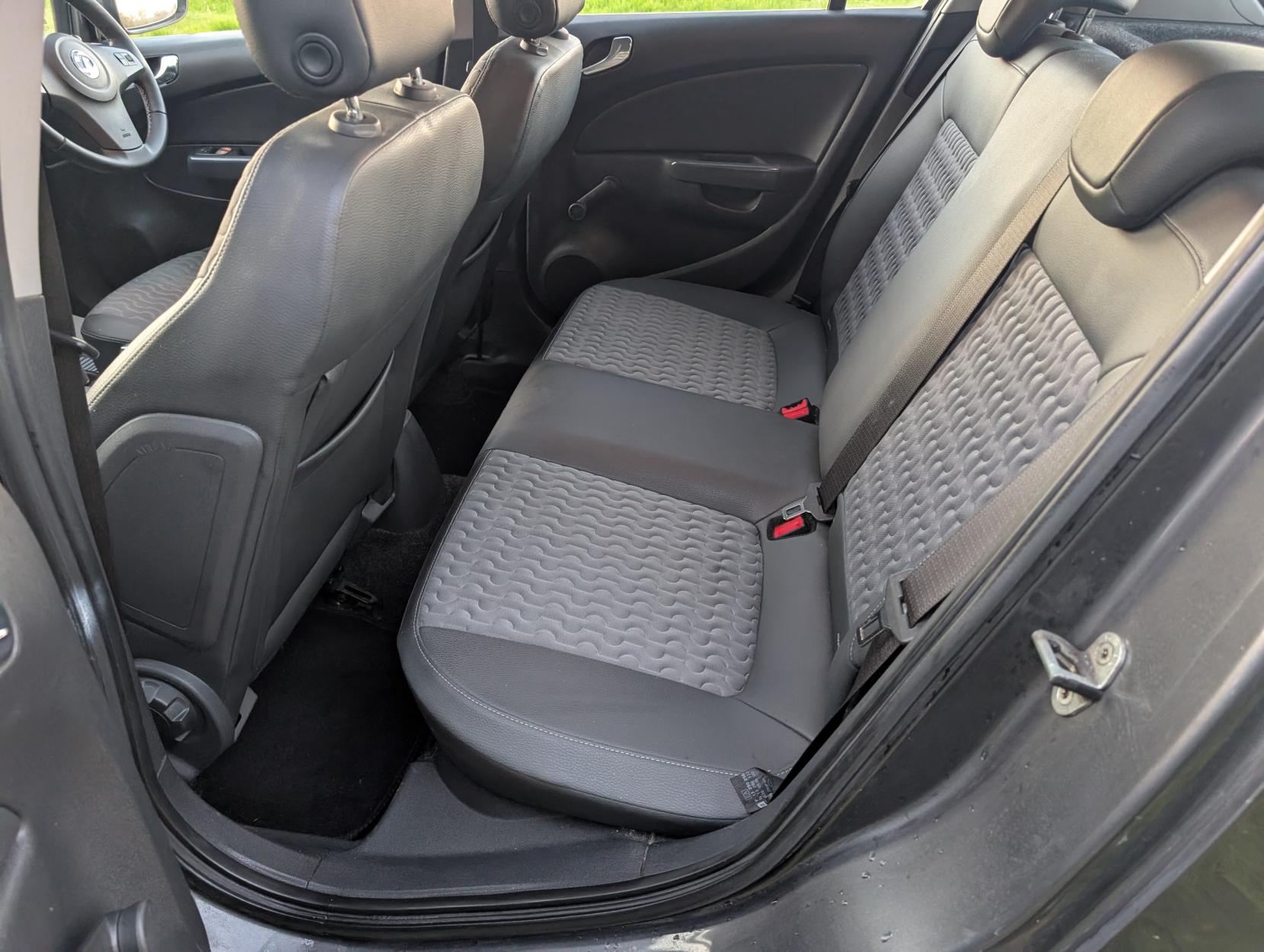 Vauxhall Corsa 1.4 16V SE Hatchback 5dr Petrol Manual Wide Ratio Euro 5 (100 ps)