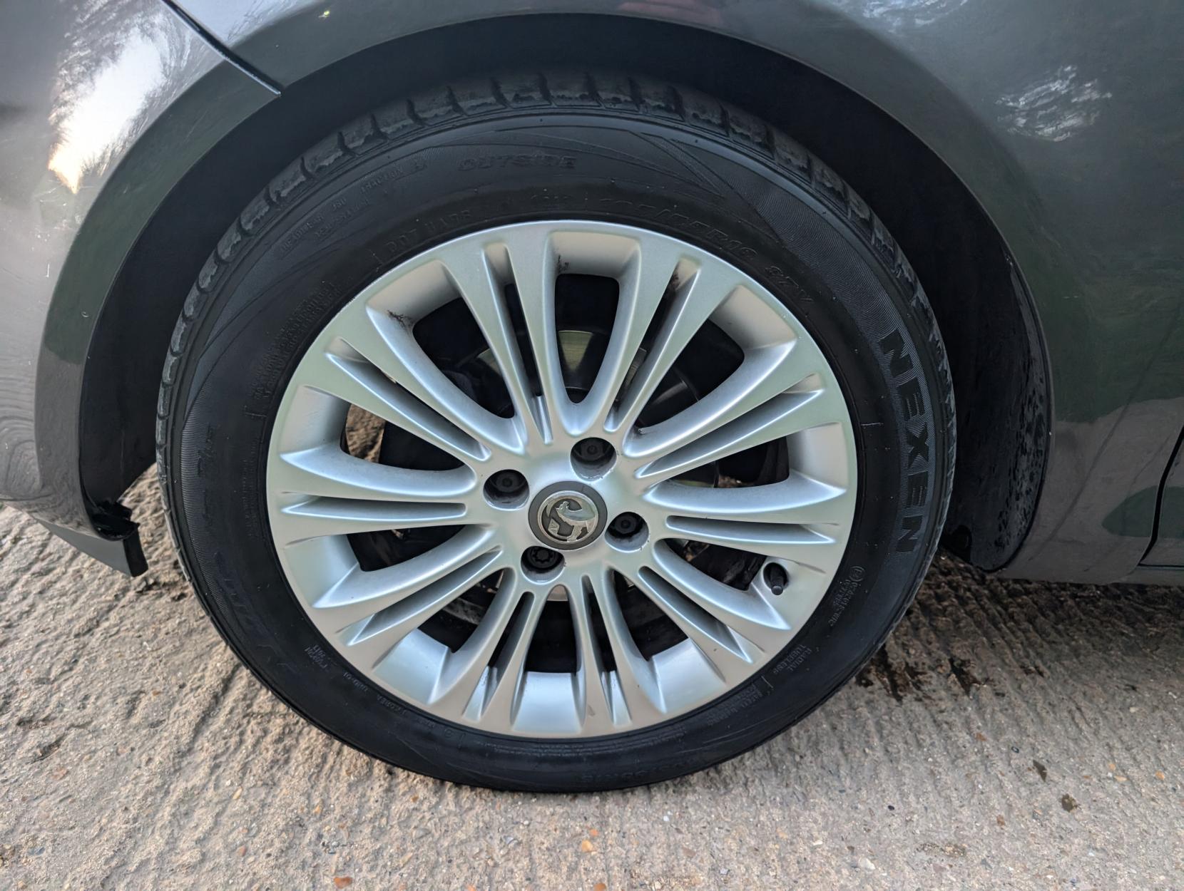 Vauxhall Corsa 1.4 16V SE Hatchback 5dr Petrol Manual Wide Ratio Euro 5 (100 ps)