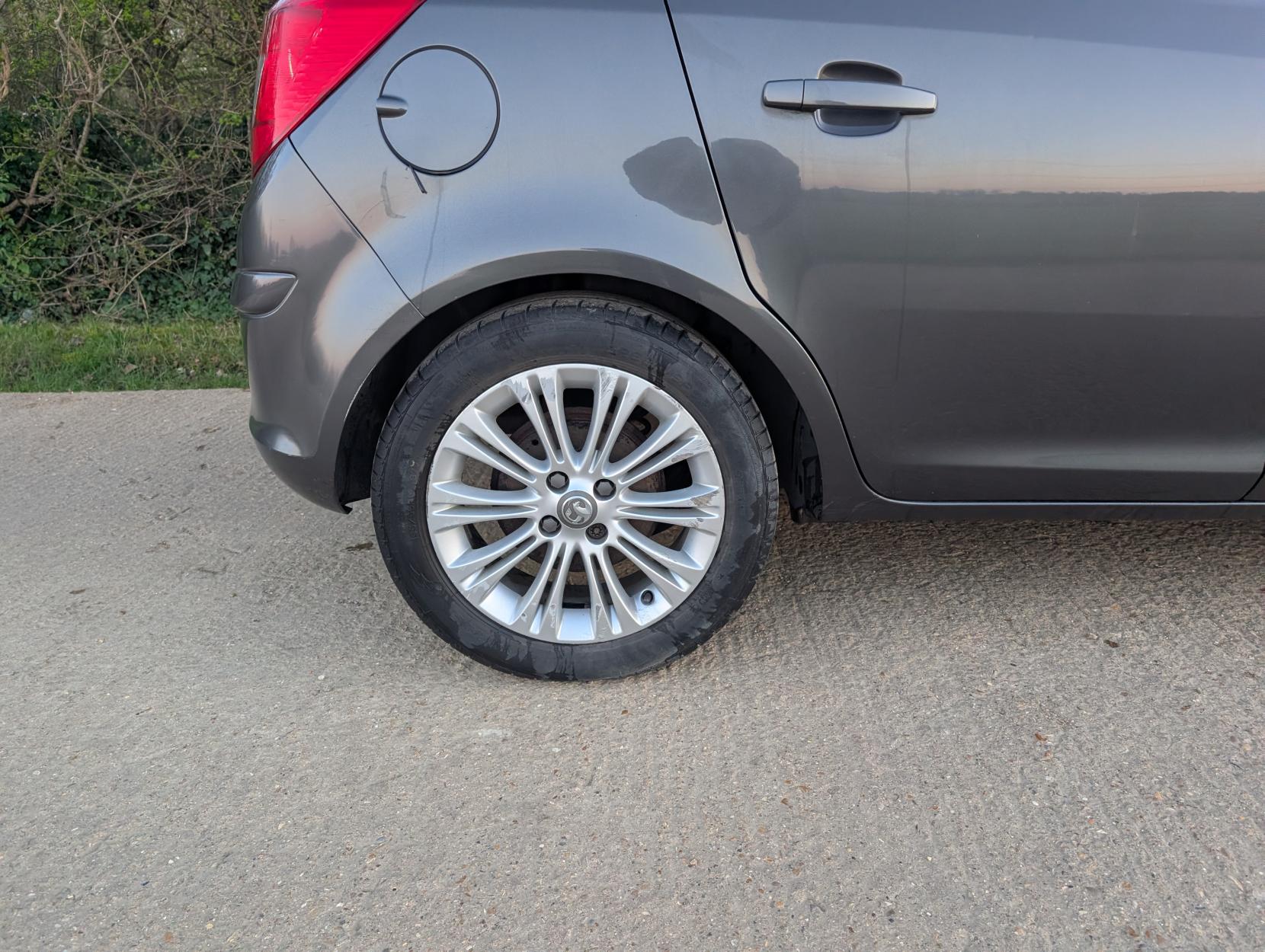 Vauxhall Corsa 1.4 16V SE Hatchback 5dr Petrol Manual Wide Ratio Euro 5 (100 ps)