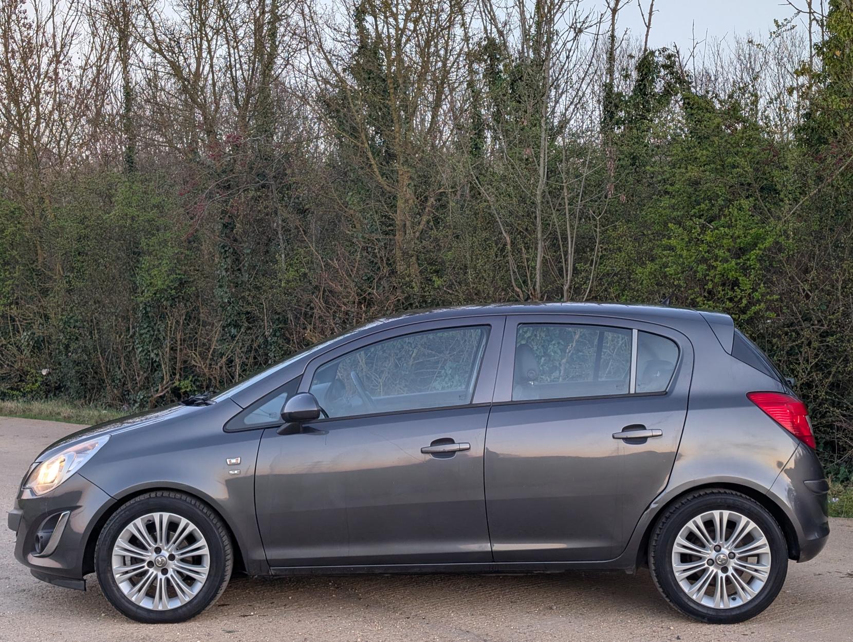 Vauxhall Corsa 1.4 16V SE Hatchback 5dr Petrol Manual Wide Ratio Euro 5 (100 ps)