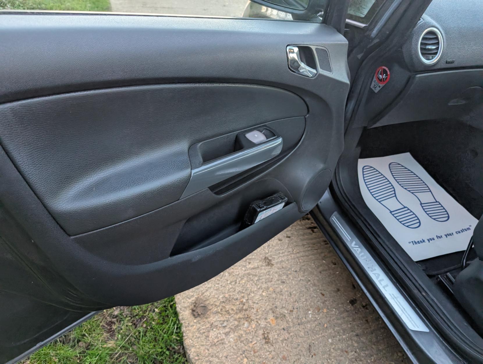 Vauxhall Corsa 1.4 16V SE Hatchback 5dr Petrol Manual Wide Ratio Euro 5 (100 ps)