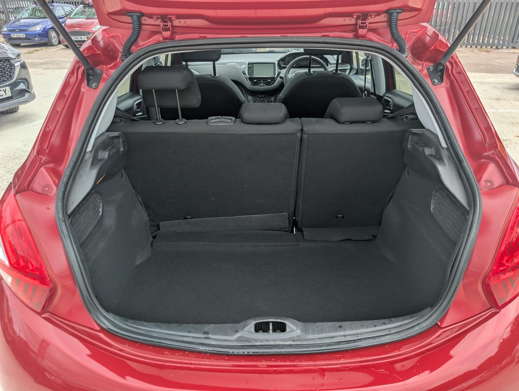 Peugeot 208 1.2 VTi PureTech Style Hatchback 5dr Petrol Manual Euro 6 (82 ps)
