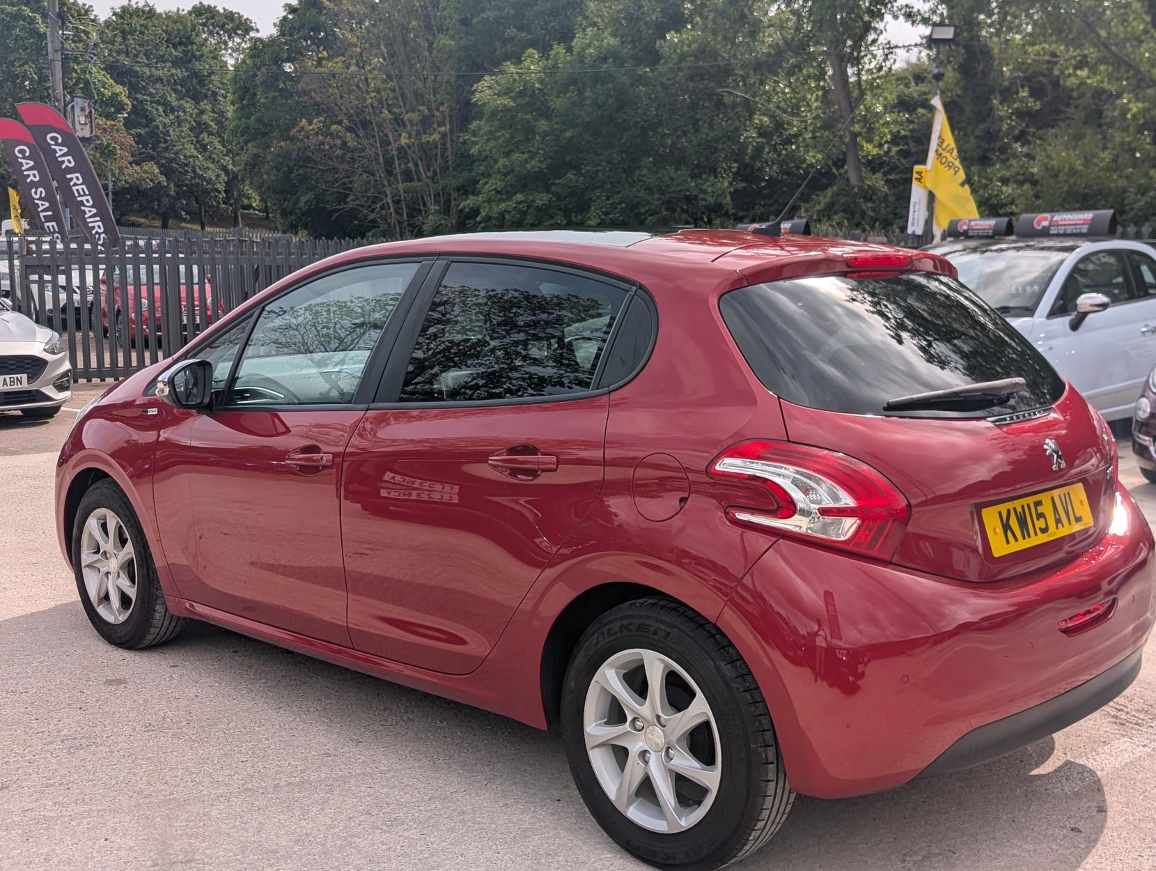 Peugeot 208 1.2 VTi PureTech Style Hatchback 5dr Petrol Manual Euro 6 (82 ps)