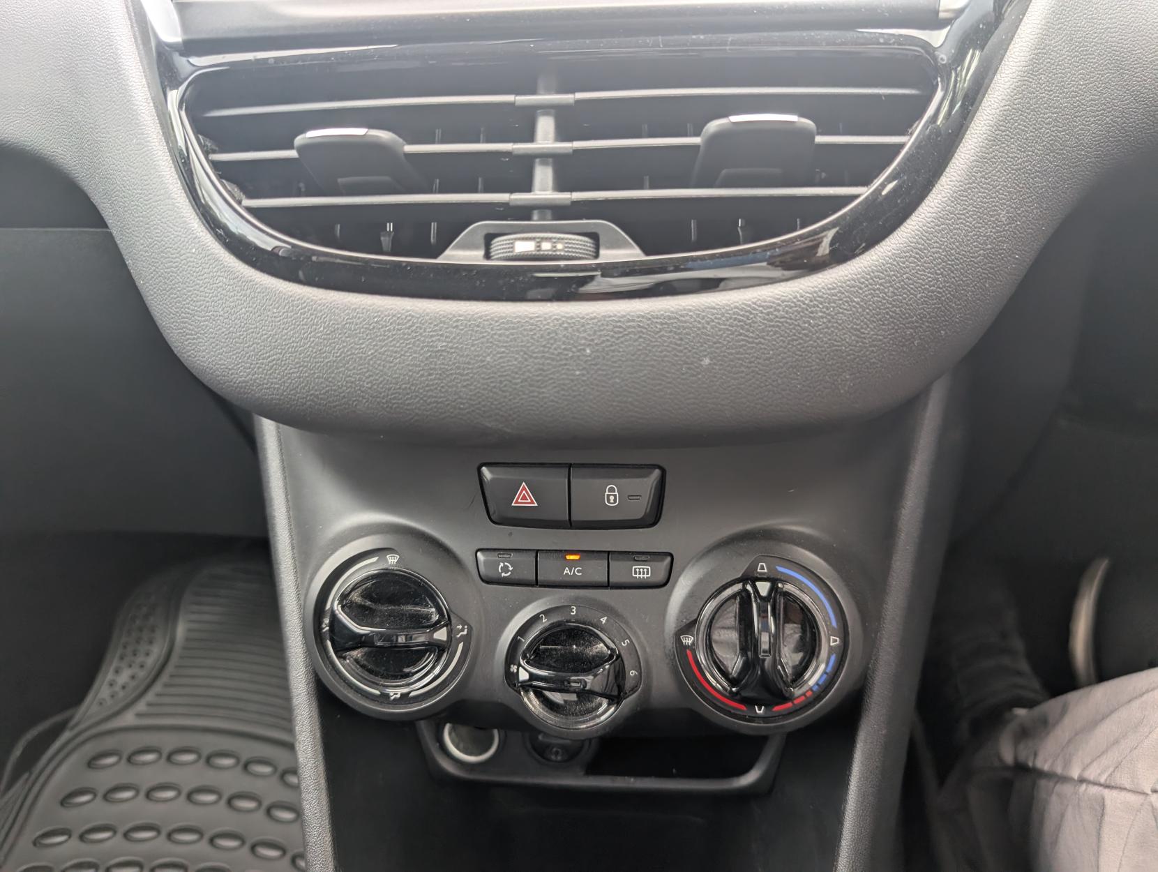 Peugeot 208 1.2 VTi PureTech Style Hatchback 5dr Petrol Manual Euro 6 (82 ps)
