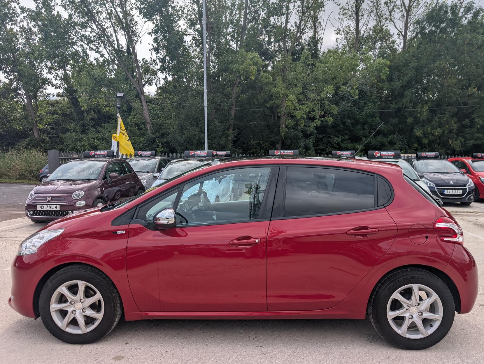 Peugeot 208 1.2 VTi PureTech Style Hatchback 5dr Petrol Manual Euro 6 (82 ps)