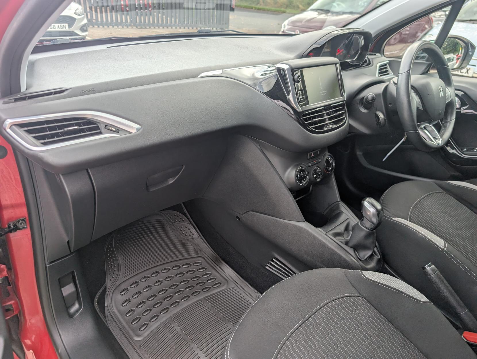 Peugeot 208 1.2 VTi PureTech Style Hatchback 5dr Petrol Manual Euro 6 (82 ps)