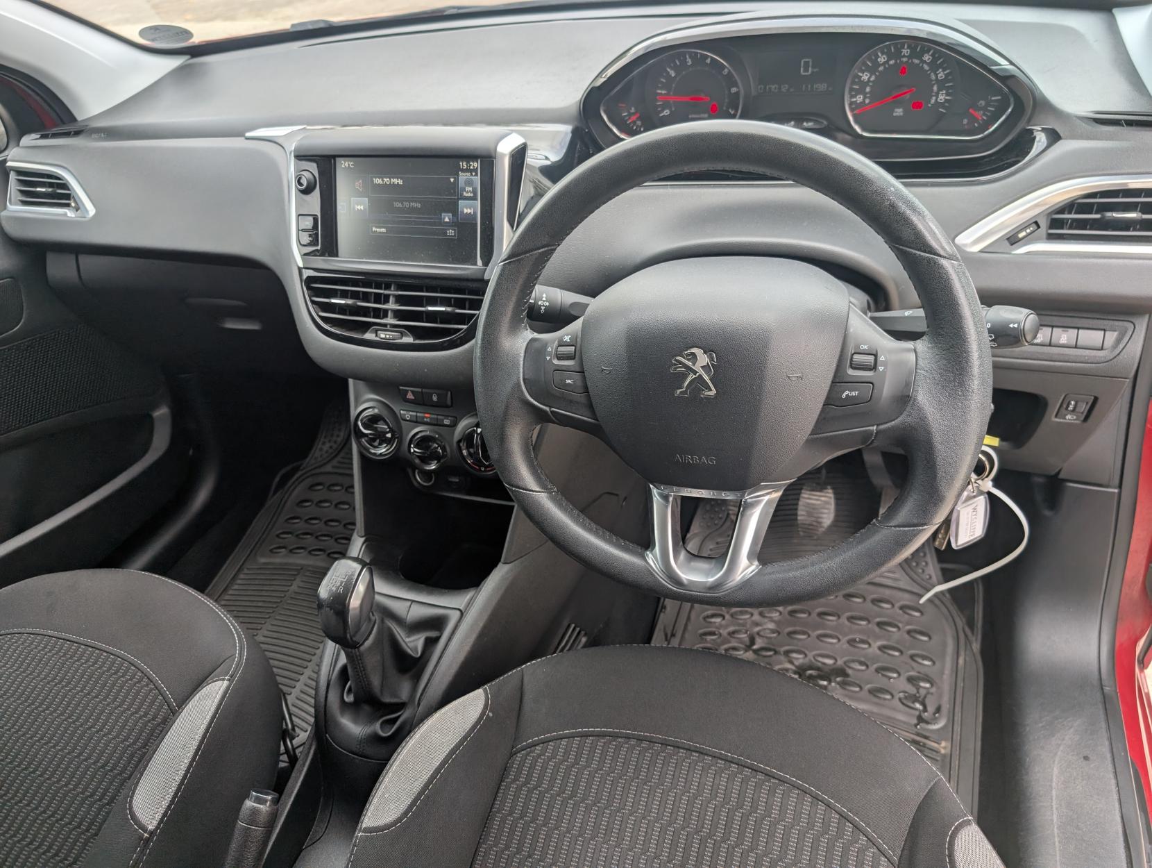 Peugeot 208 1.2 VTi PureTech Style Hatchback 5dr Petrol Manual Euro 6 (82 ps)