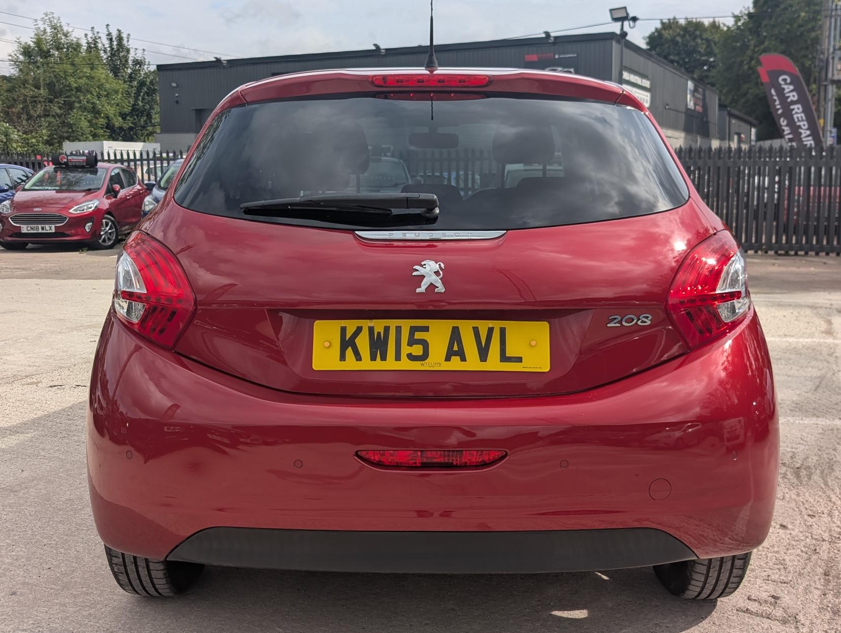 Peugeot 208 1.2 VTi PureTech Style Hatchback 5dr Petrol Manual Euro 6 (82 ps)