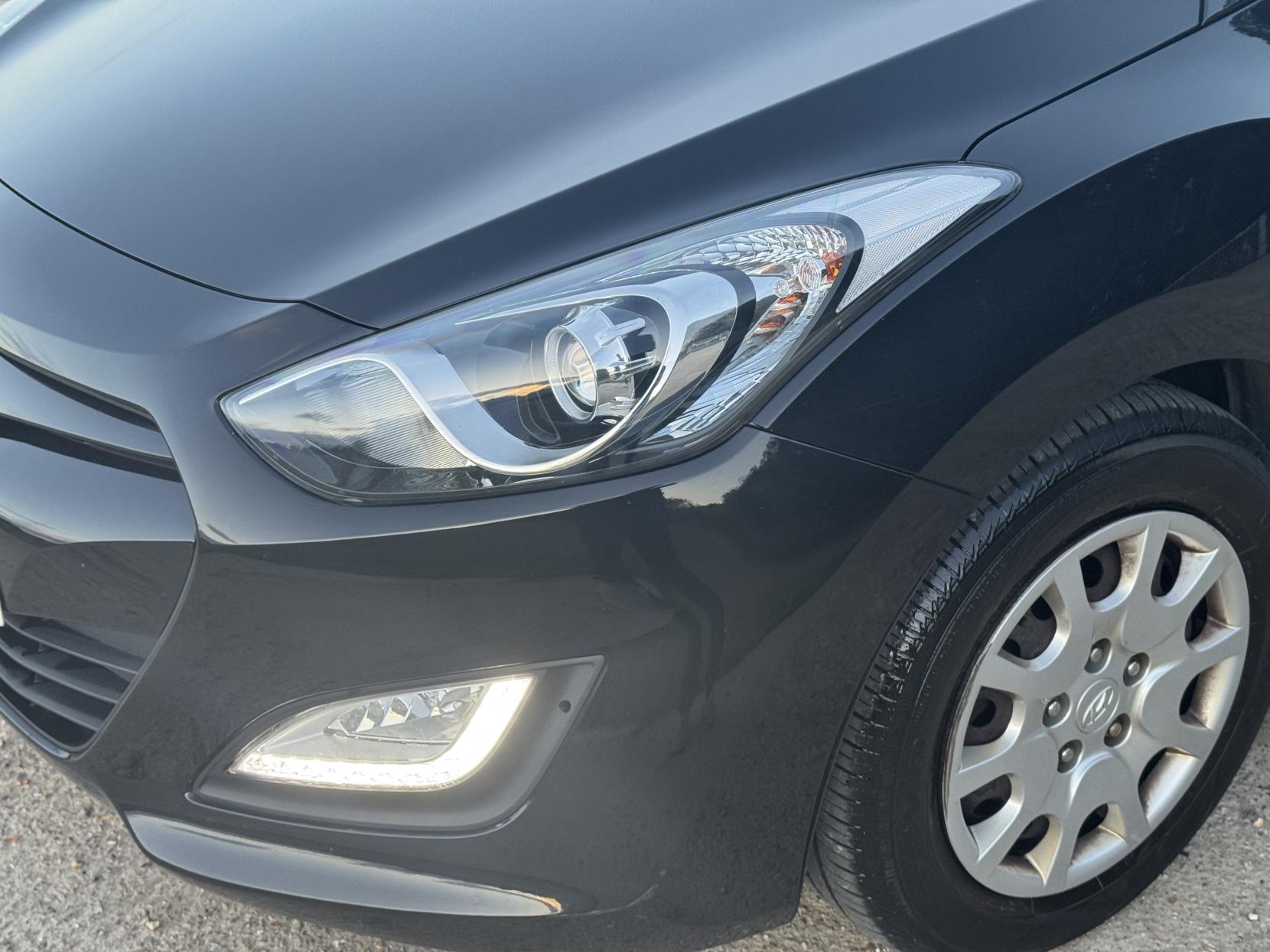Hyundai i30 1.4 Classic Hatchback 5dr Petrol Manual Euro 5 (100 ps)