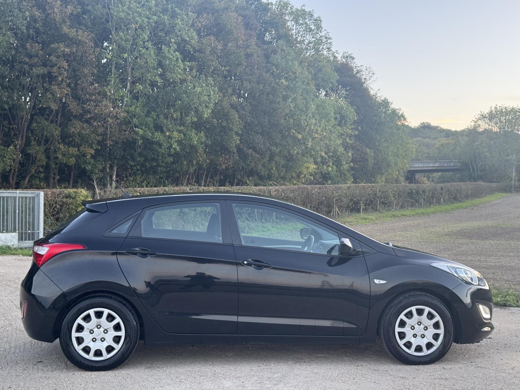 Hyundai i30 1.4 Classic Hatchback 5dr Petrol Manual Euro 5 (100 ps)