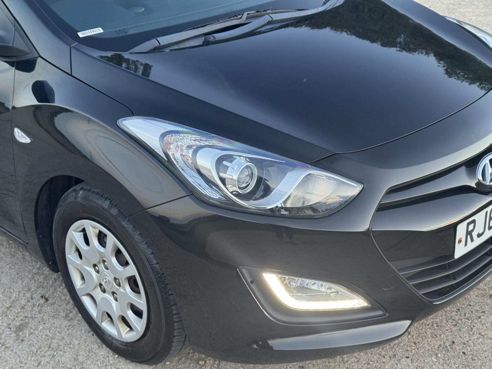 Hyundai i30 1.4 Classic Hatchback 5dr Petrol Manual Euro 5 (100 ps)