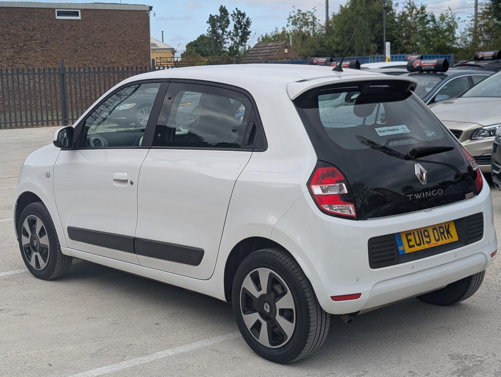 Renault Twingo 1.0 SCe Play Hatchback 5dr Petrol Manual Euro 6 (70 ps)