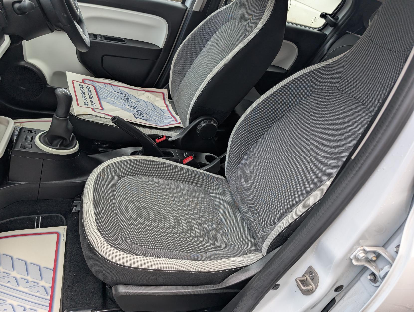 Renault Twingo 1.0 SCe Play Hatchback 5dr Petrol Manual Euro 6 (70 ps)