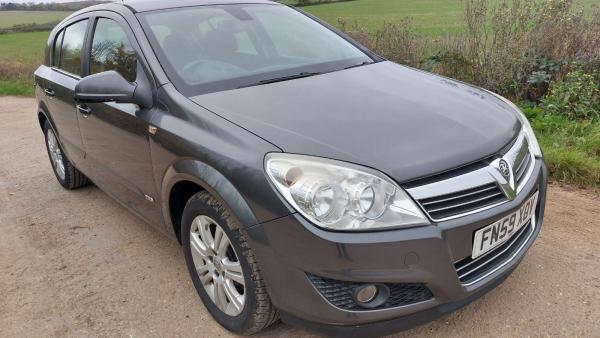 Vauxhall Astra 1.6i 16v Design Hatchback 5dr Petrol Manual (155 g/km, 113 bhp)