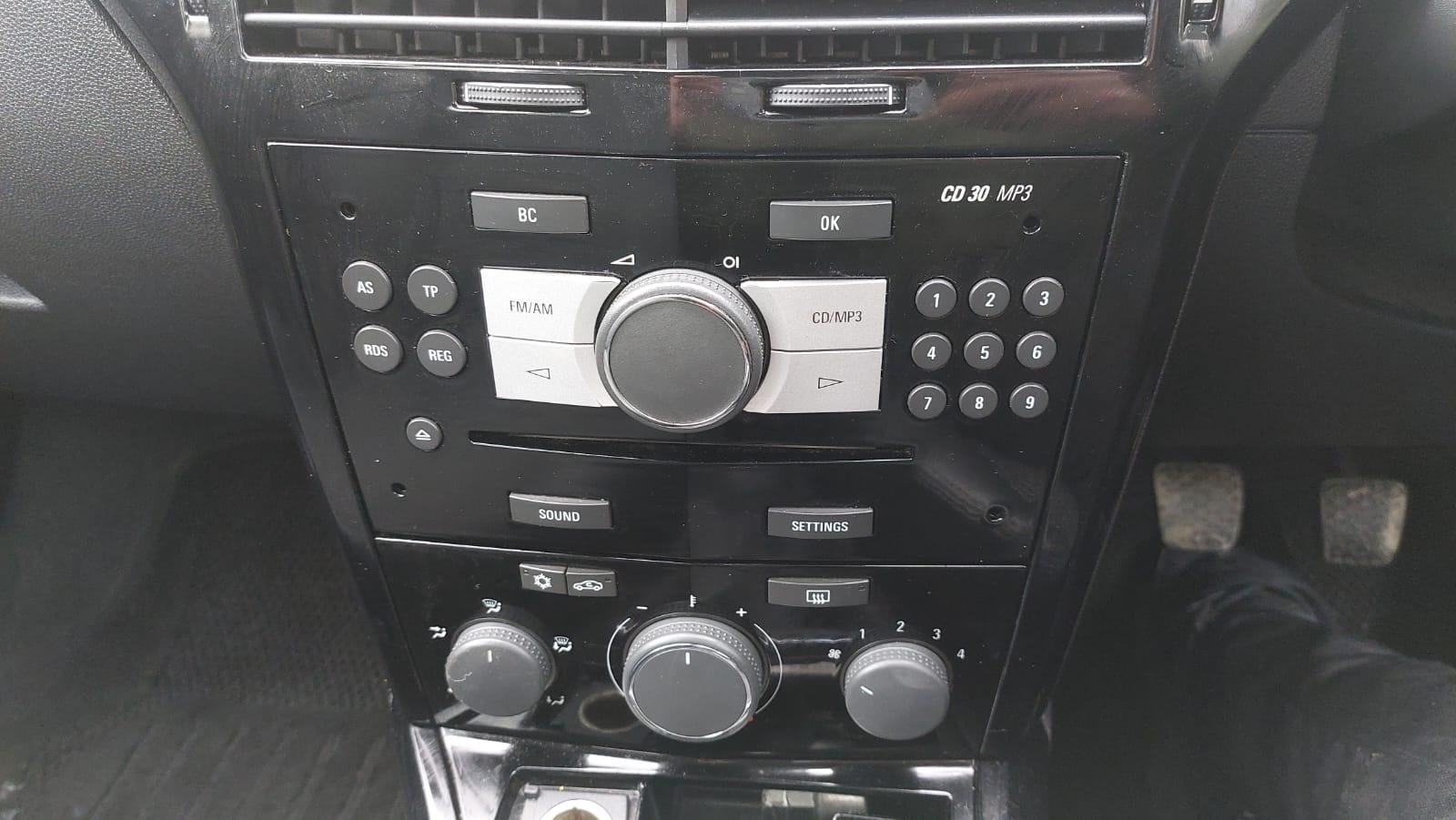 Vauxhall Astra 1.6i 16v Design Hatchback 5dr Petrol Manual (155 g/km, 113 bhp)