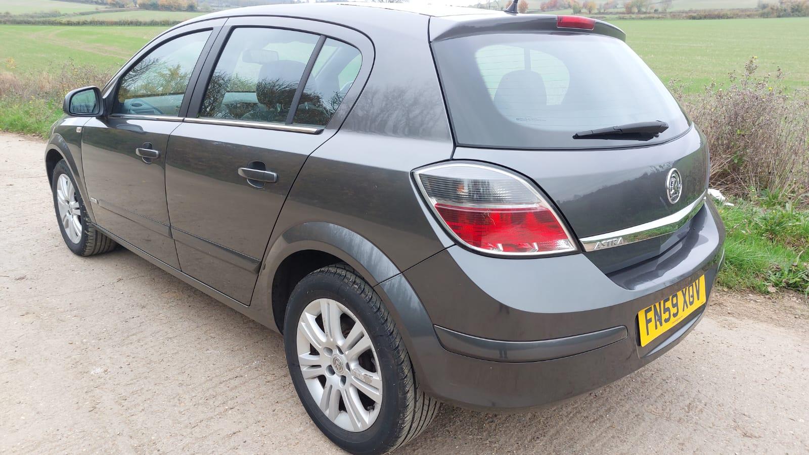 Vauxhall Astra 1.6i 16v Design Hatchback 5dr Petrol Manual (155 g/km, 113 bhp)