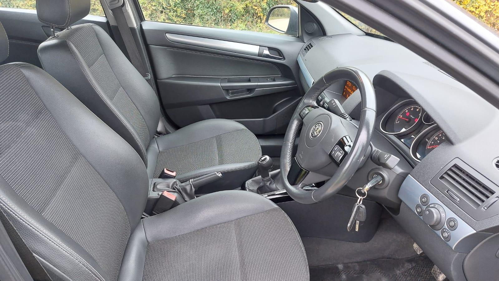 Vauxhall Astra 1.6i 16v Design Hatchback 5dr Petrol Manual (155 g/km, 113 bhp)
