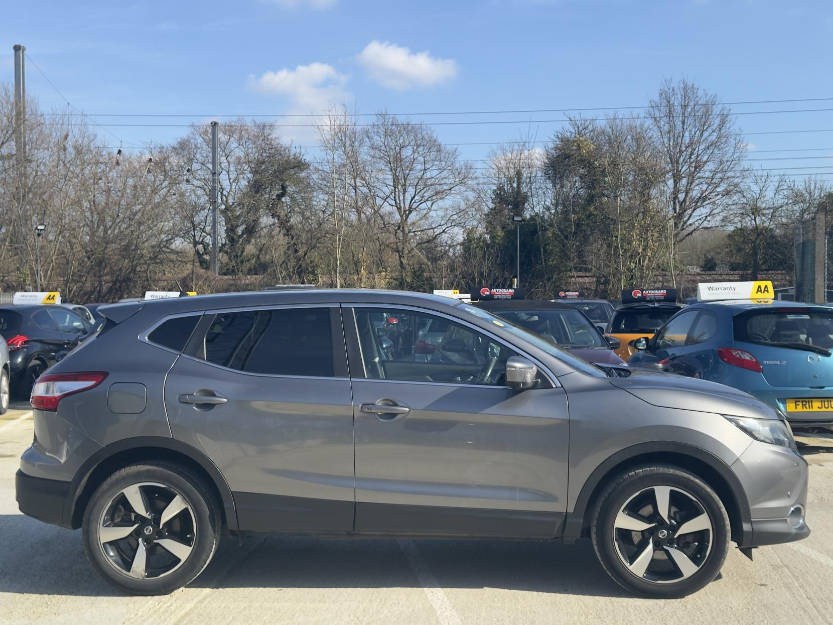 Nissan Qashqai 1.2 DIG-T N-Connecta SUV 5dr Petrol Manual 2WD Euro 6 (s/s) (115 ps)