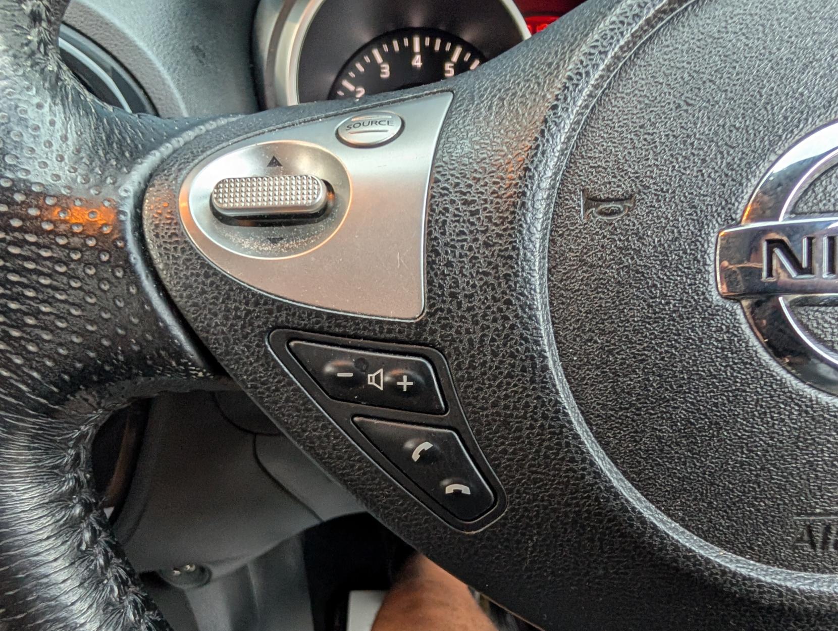 Nissan Juke 1.6 Acenta SUV 5dr Petrol Manual Euro 5 (117 ps)