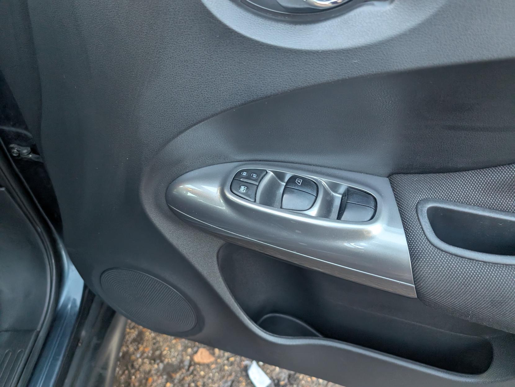 Nissan Juke 1.6 Acenta SUV 5dr Petrol Manual Euro 5 (117 ps)