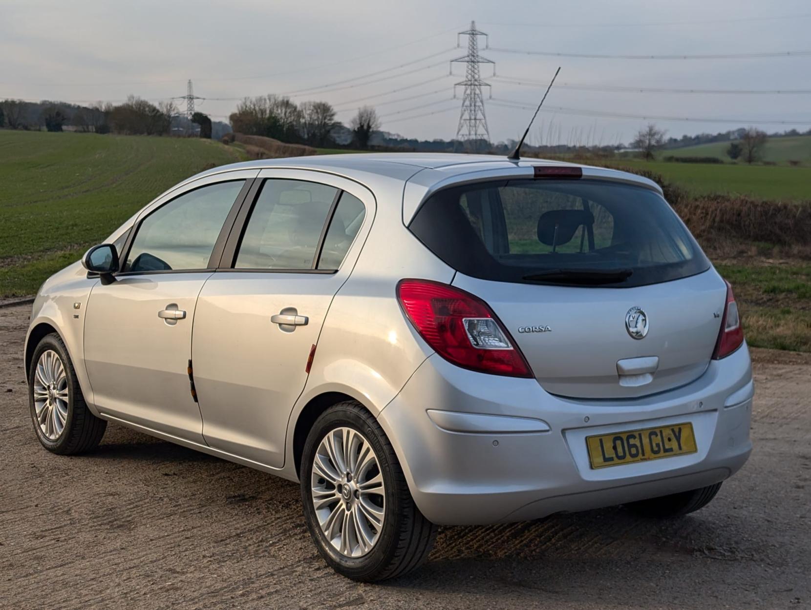 Vauxhall Corsa 1.4 16V SE Hatchback 5dr Petrol Manual Wide Ratio Euro 5 (100 ps)