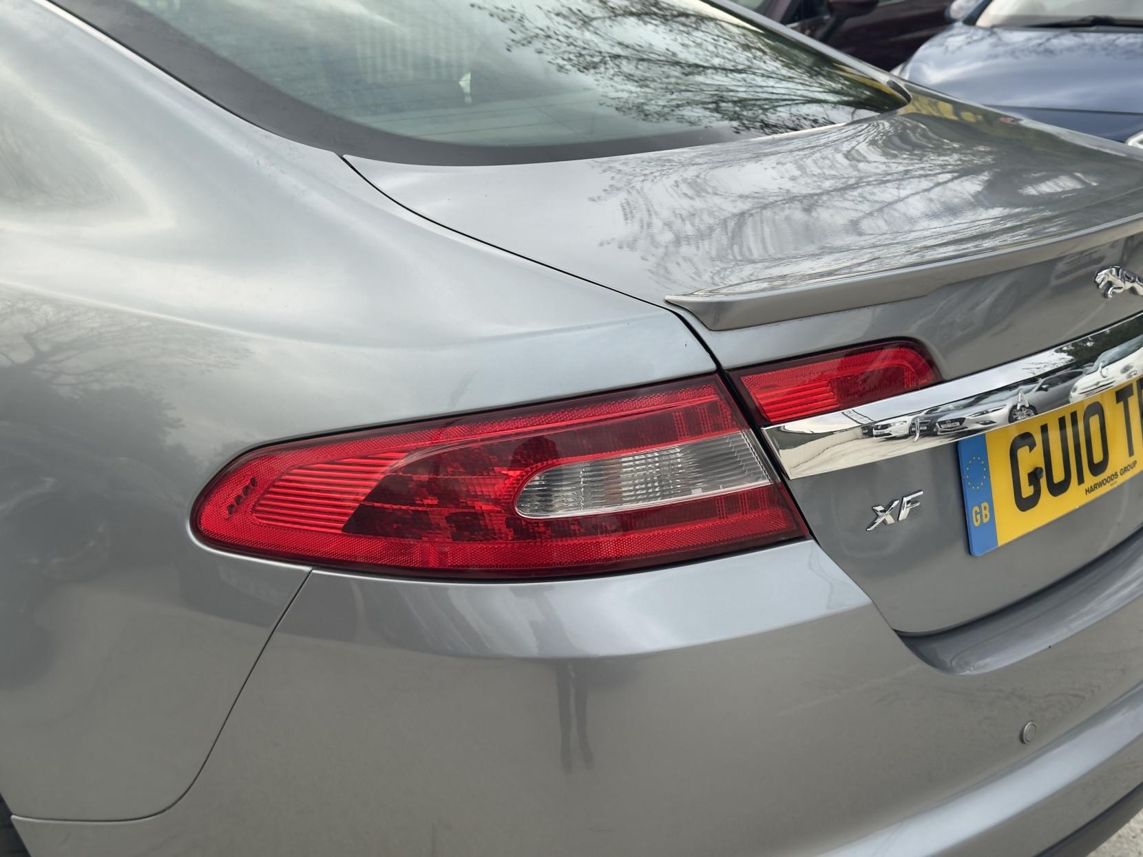 Jaguar XF 3.0d S V6 Premium Luxury Saloon 4dr Diesel Auto Euro 5 (275 ps)