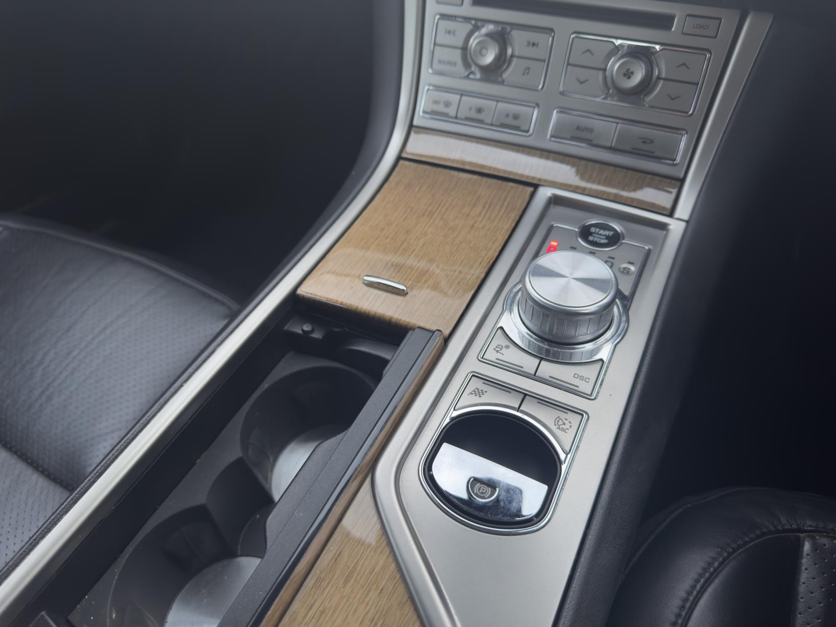 Jaguar XF 3.0d S V6 Premium Luxury Saloon 4dr Diesel Auto Euro 5 (275 ps)