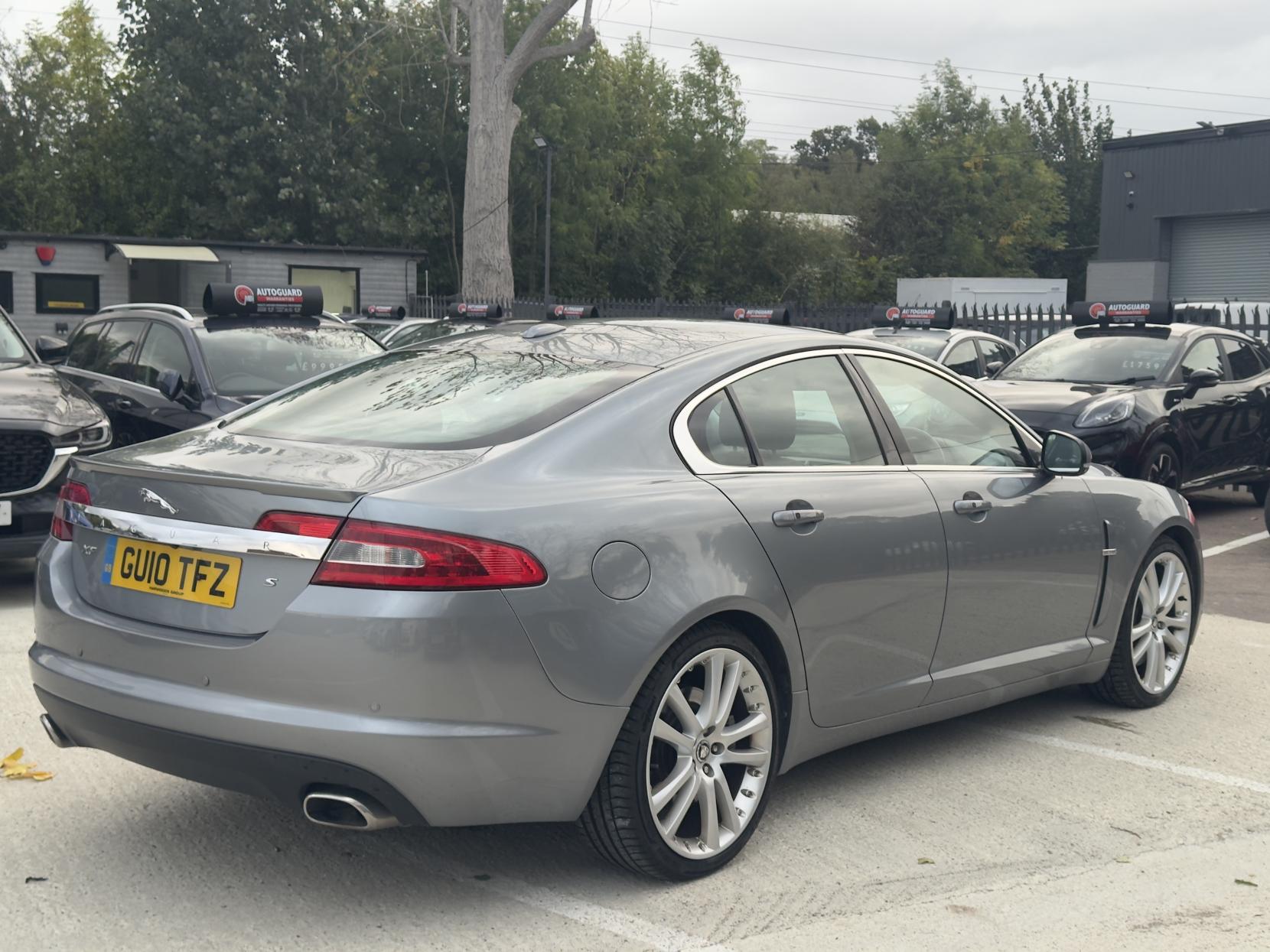 Jaguar XF 3.0d S V6 Premium Luxury Saloon 4dr Diesel Auto Euro 5 (275 ps)