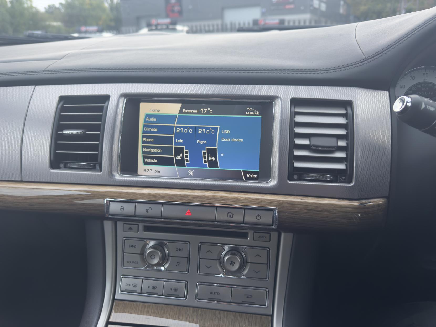 Jaguar XF 3.0d S V6 Premium Luxury Saloon 4dr Diesel Auto Euro 5 (275 ps)