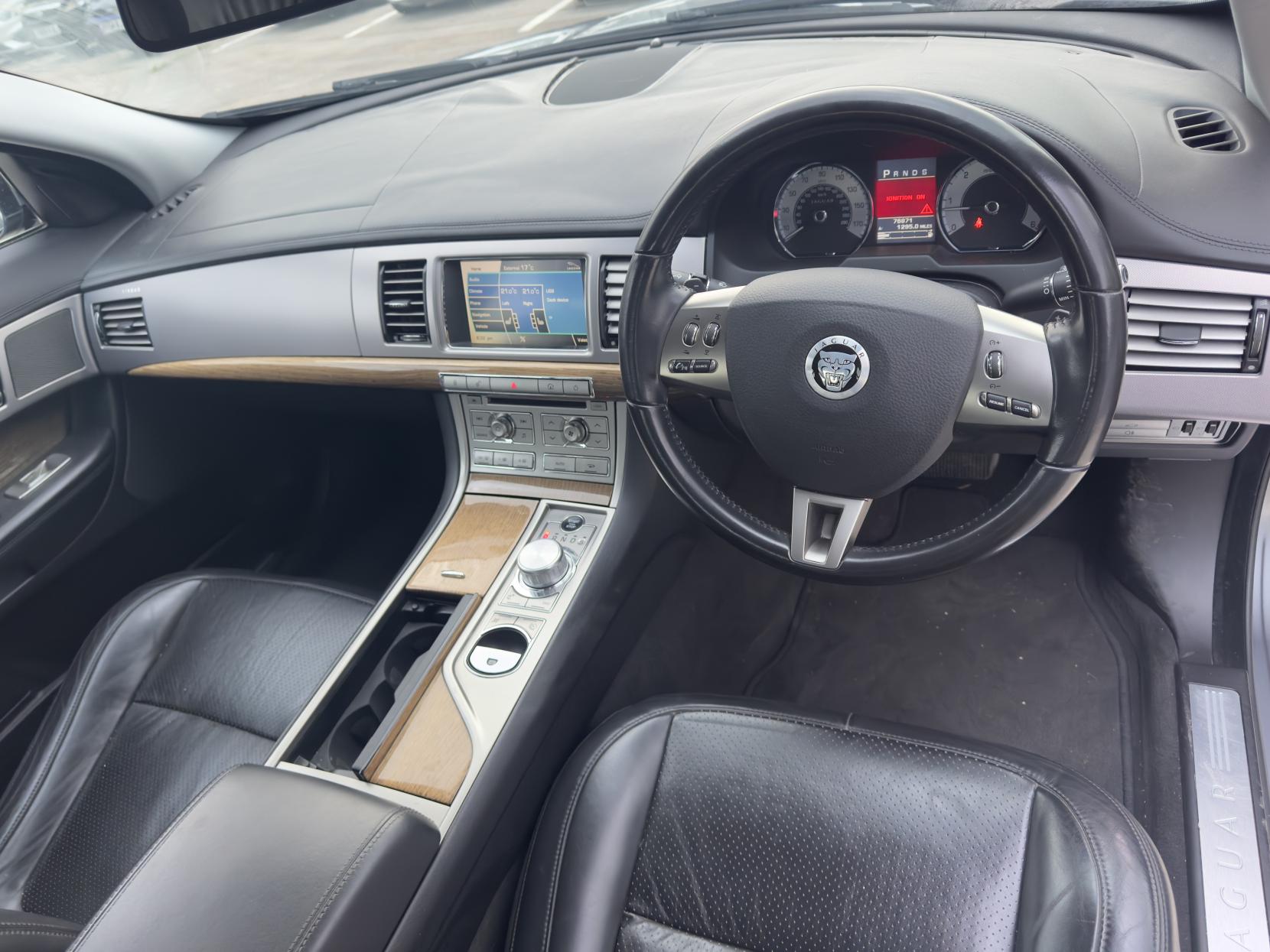 Jaguar XF 3.0d S V6 Premium Luxury Saloon 4dr Diesel Auto Euro 5 (275 ps)