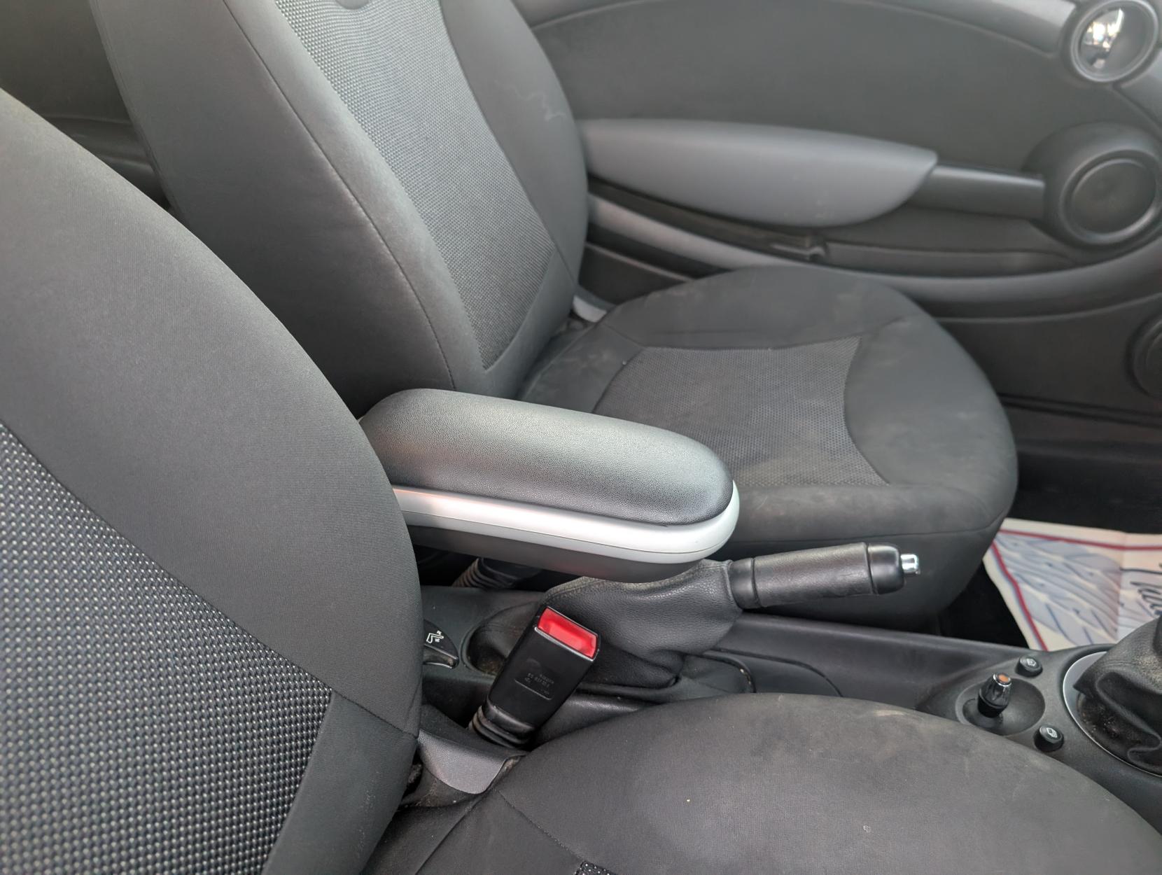 MINI Hatch 1.6 Cooper D Hatchback 3dr Diesel Manual Euro 4 (110 ps)